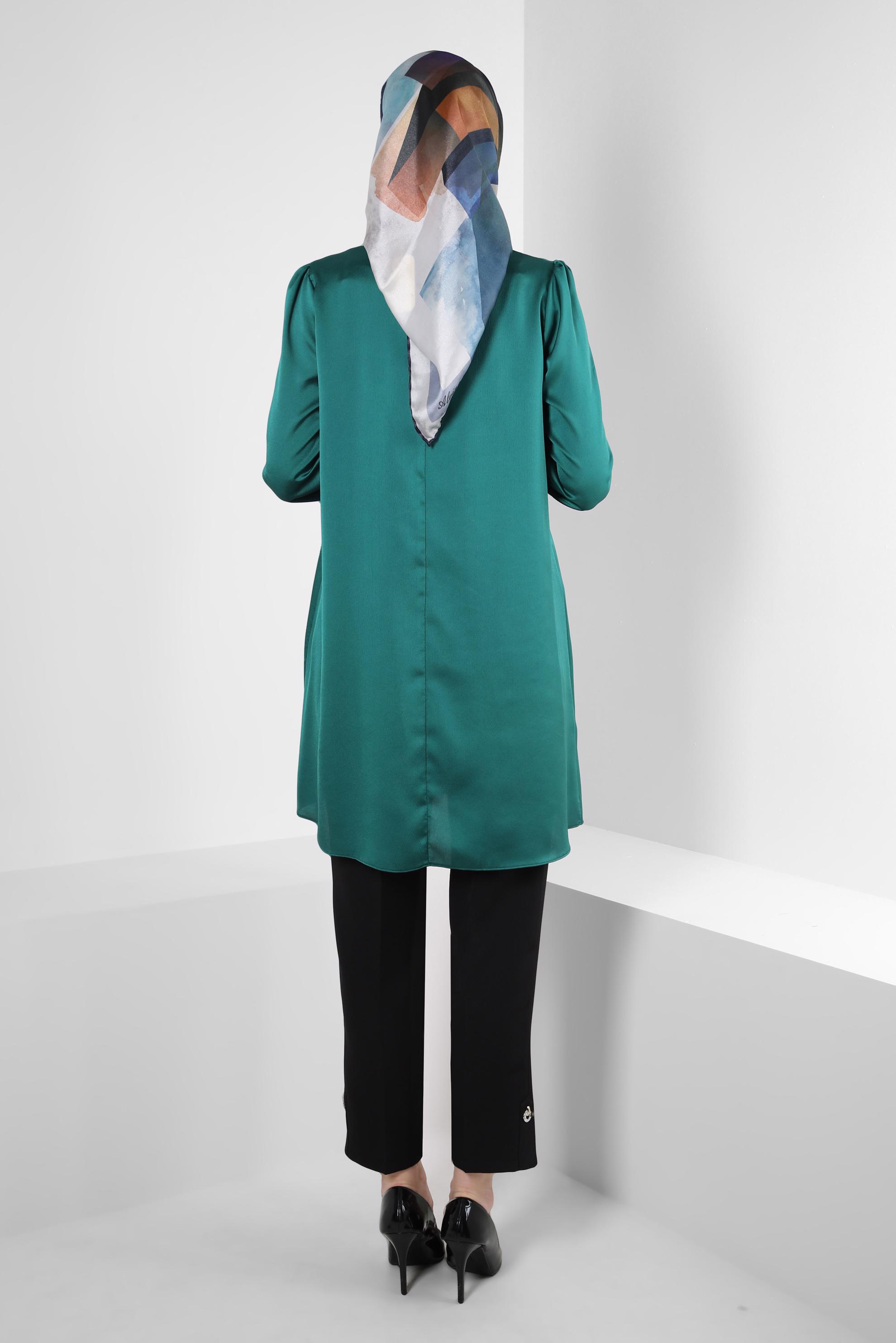 Tesettür giyim YEŞİL AKSESUAR DETAYLI SATEN TUNİK 43523