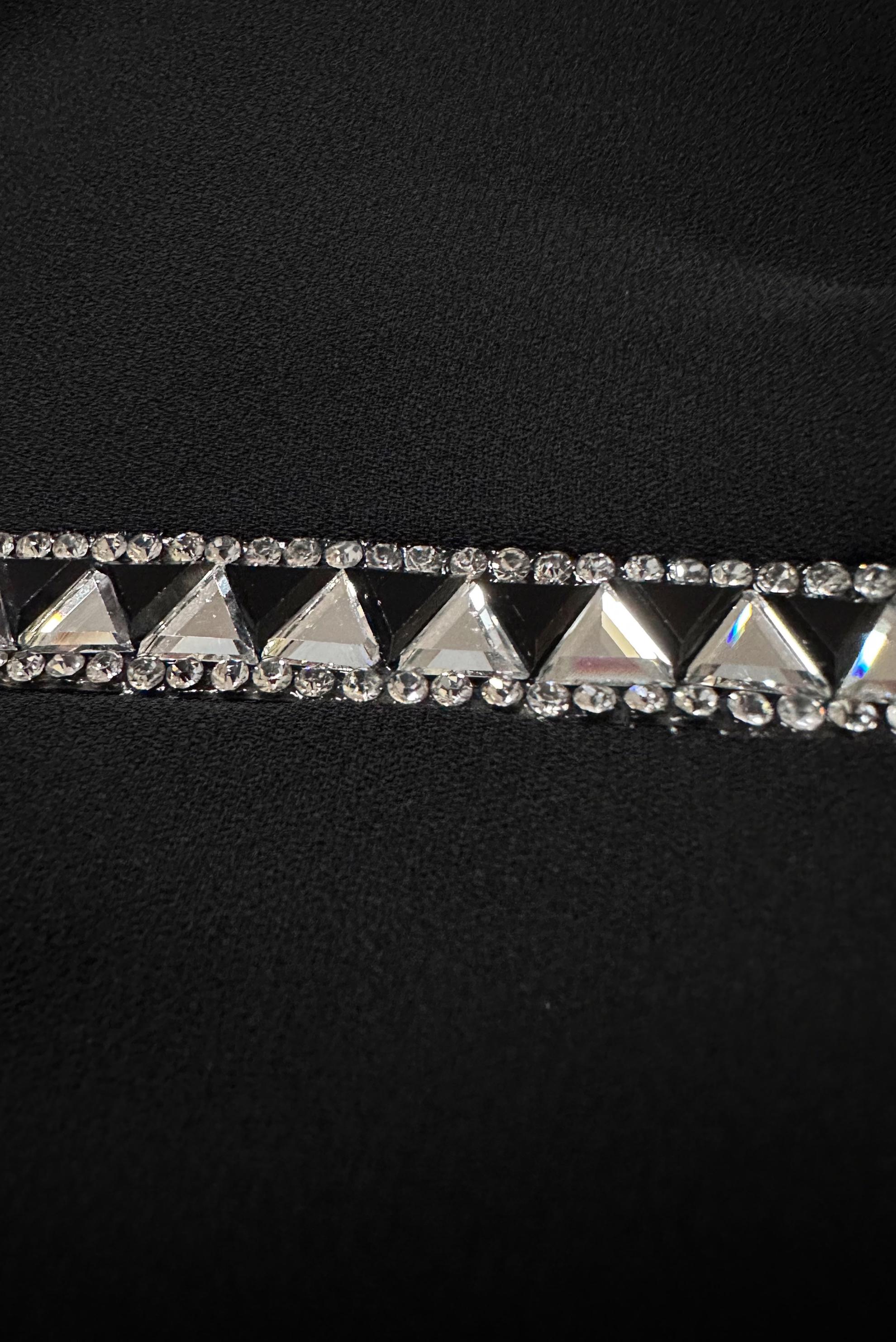 Tesettür giyim SİYAH KOLU TAŞ ŞERİTLİ TUNİK 43524