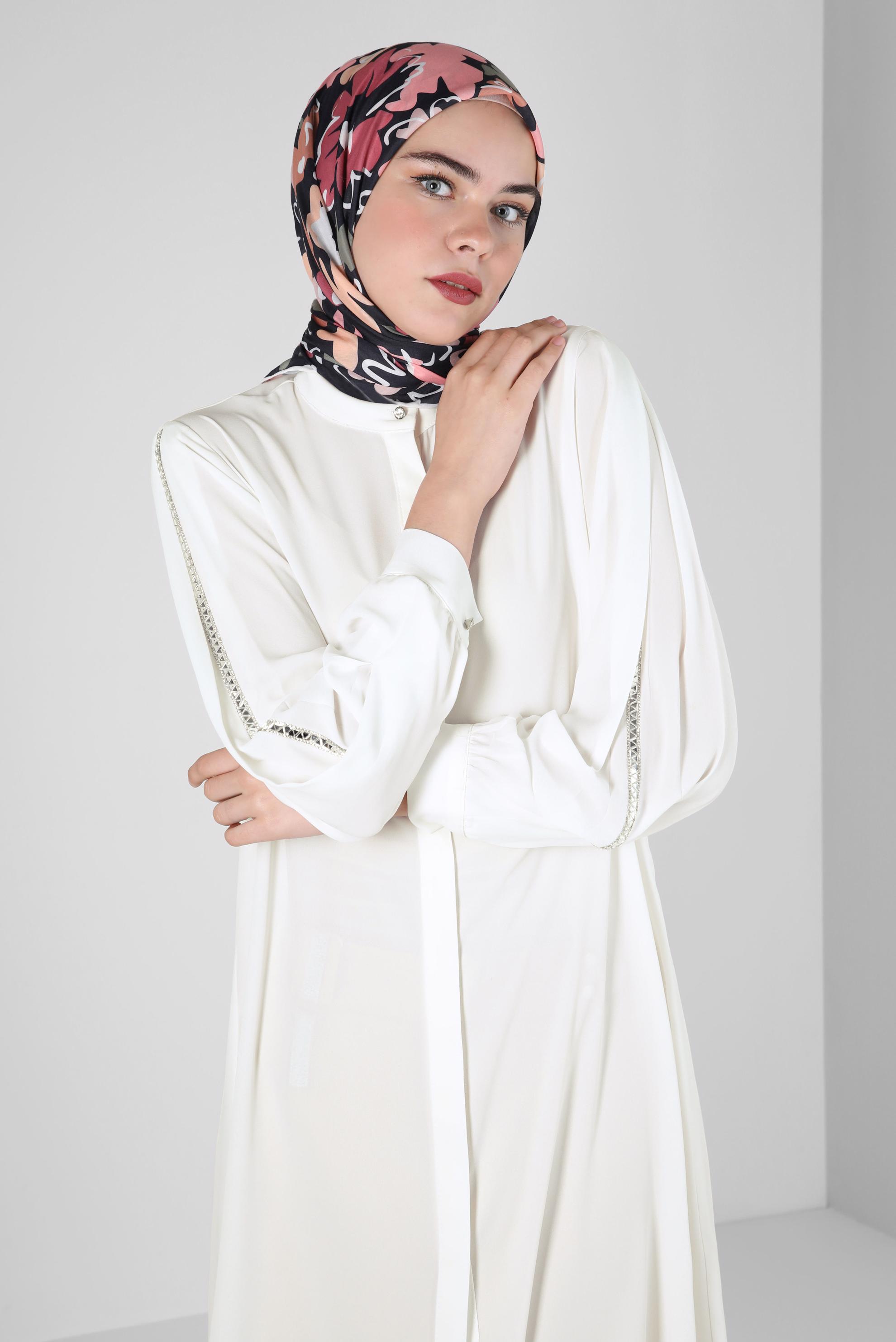 Tesettür giyim BEYAZ KOLU TAŞ ŞERİTLİ TUNİK 43524