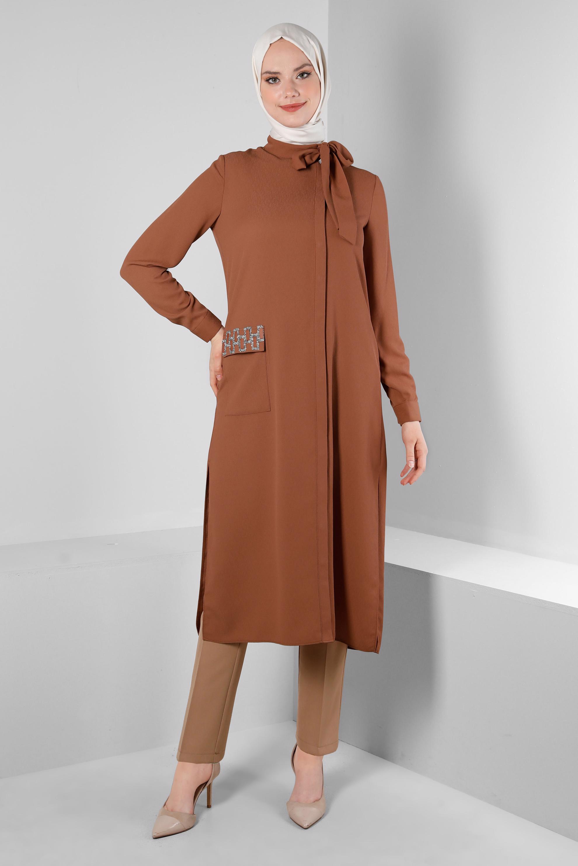 Tesettür giyim KAHVE YAKASI BAĞLAMALI CEPLİ TUNİK 43525