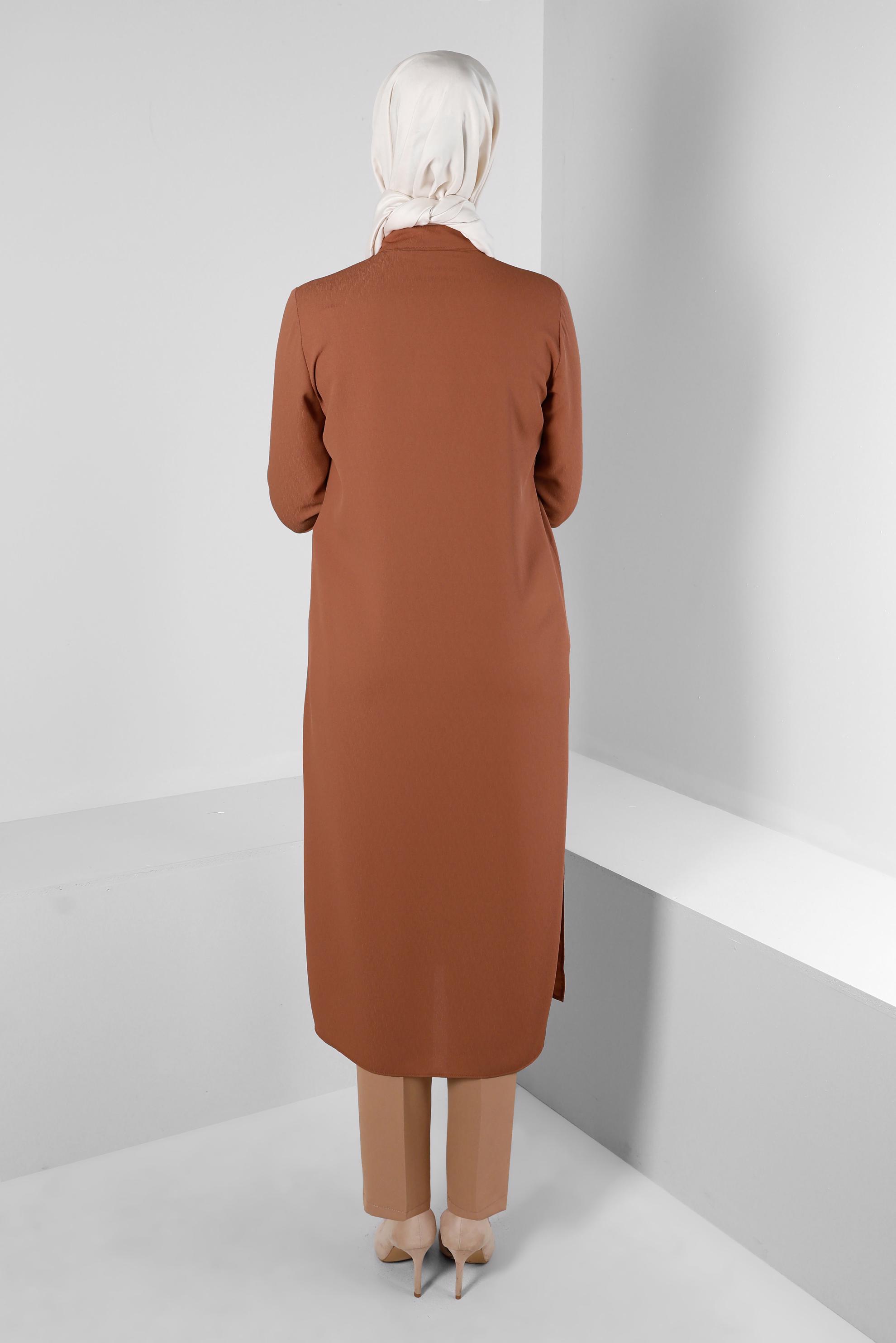 Tesettür giyim KAHVE YAKASI BAĞLAMALI CEPLİ TUNİK 43525