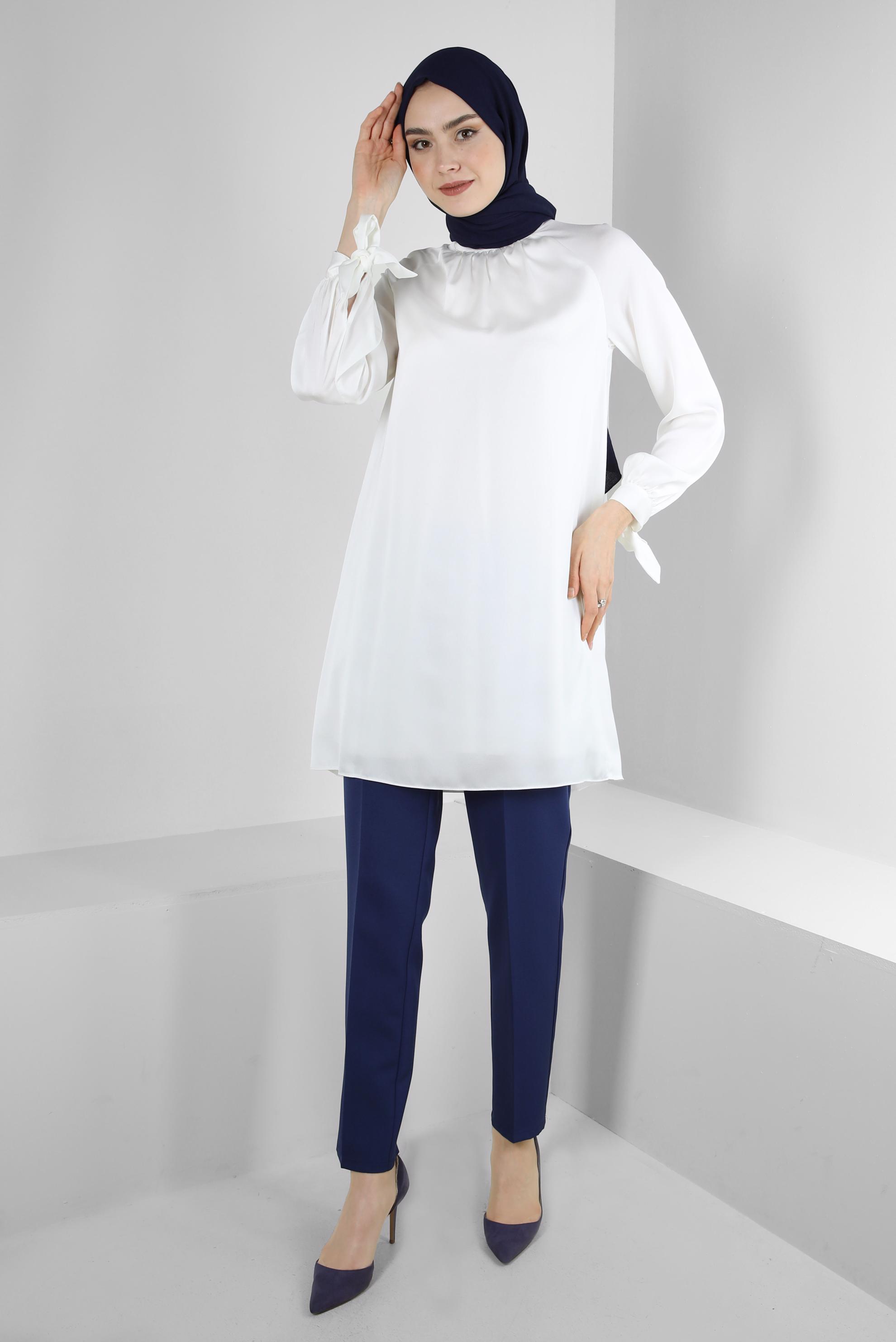 Tesettür giyim BEYAZ MANŞETLERİ BAĞLAMA DETAYLI SATEN TUNİK 43526