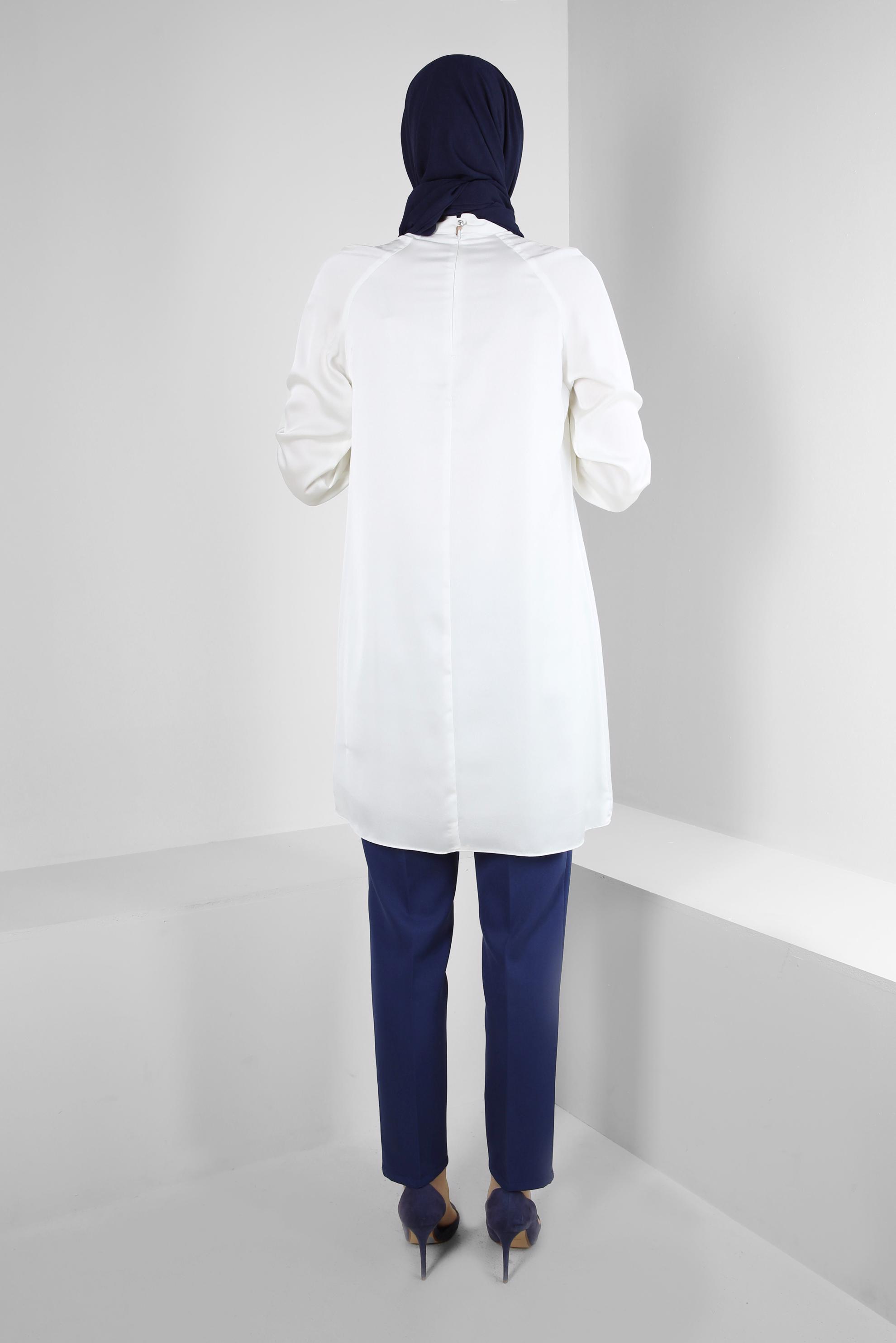 Tesettür giyim BEYAZ MANŞETLERİ BAĞLAMA DETAYLI SATEN TUNİK 43526