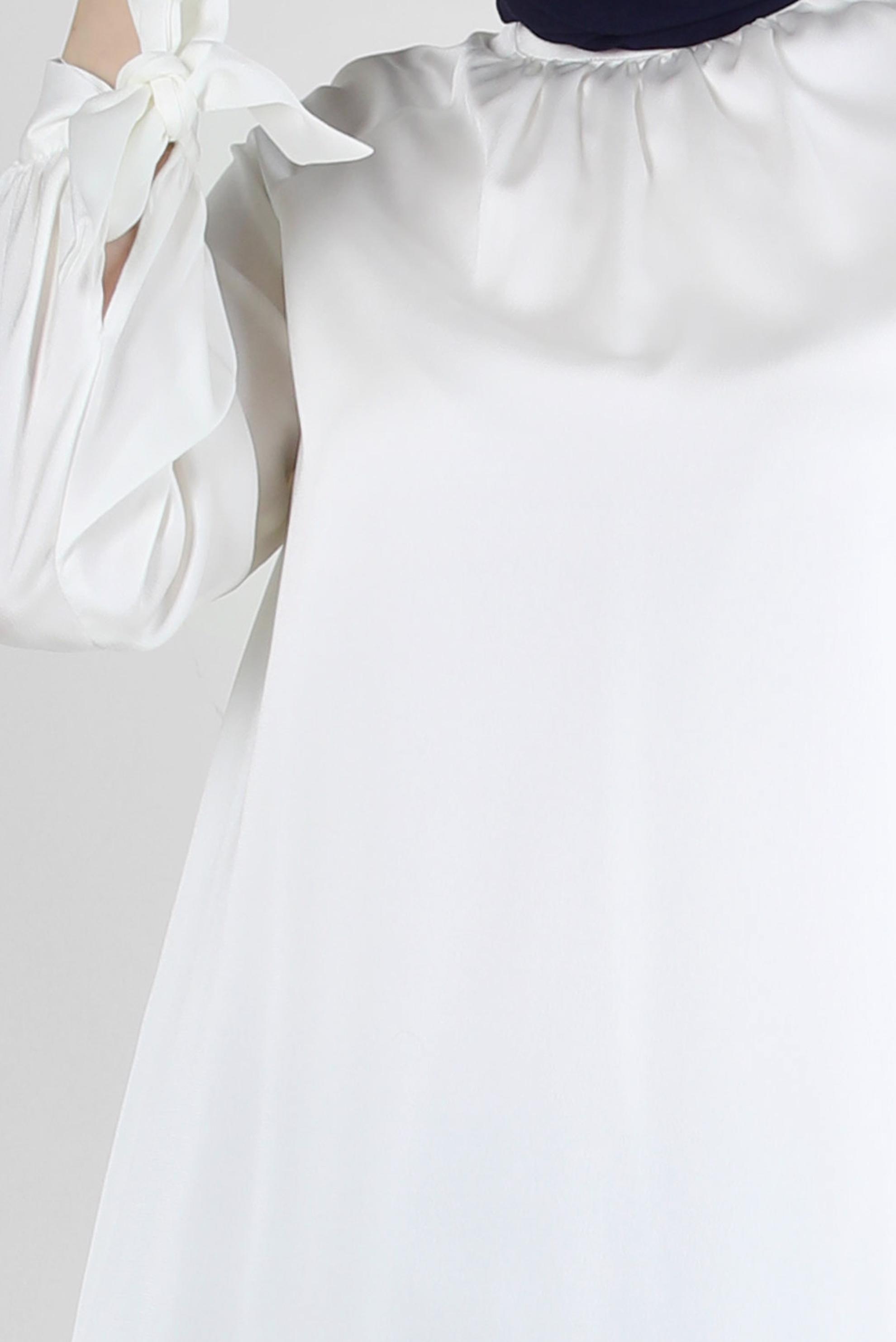 Tesettür giyim BEYAZ MANŞETLERİ BAĞLAMA DETAYLI SATEN TUNİK 43526