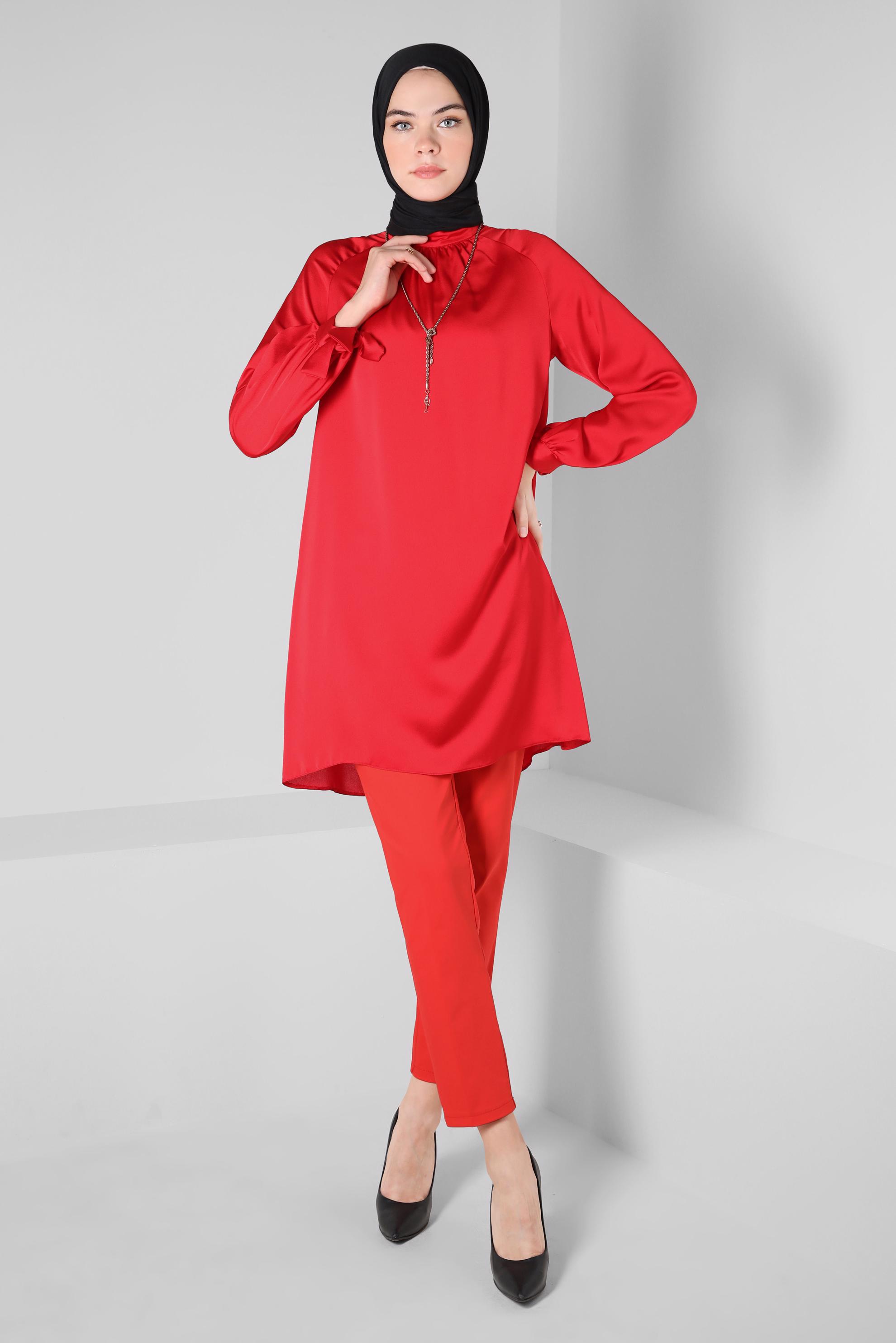 Tesettür giyim KIRMIZI MANŞETLERİ BAĞLAMA DETAYLI SATEN TUNİK 43526