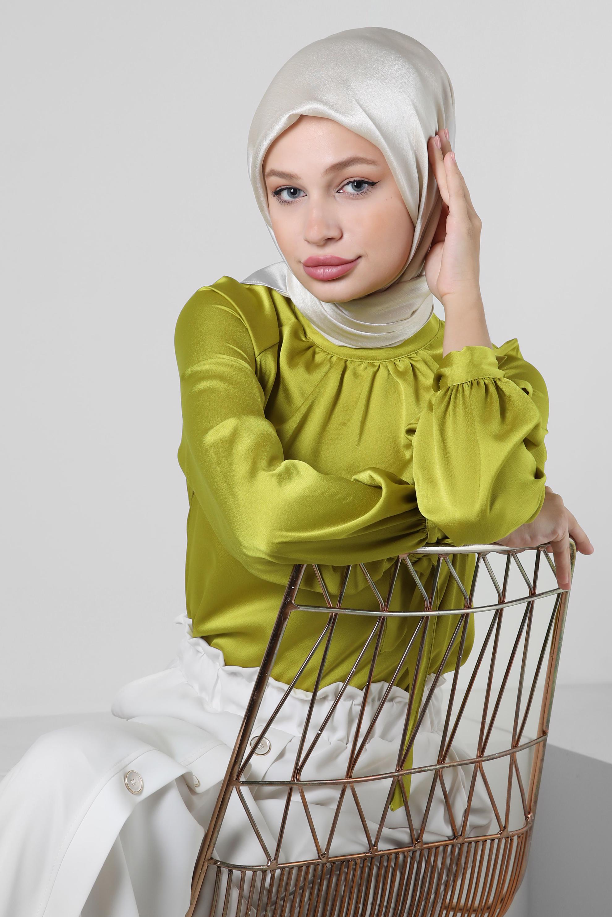 Tesettür giyim YEŞİL MANŞETLERİ BAĞLAMA DETAYLI SATEN TUNİK 43526