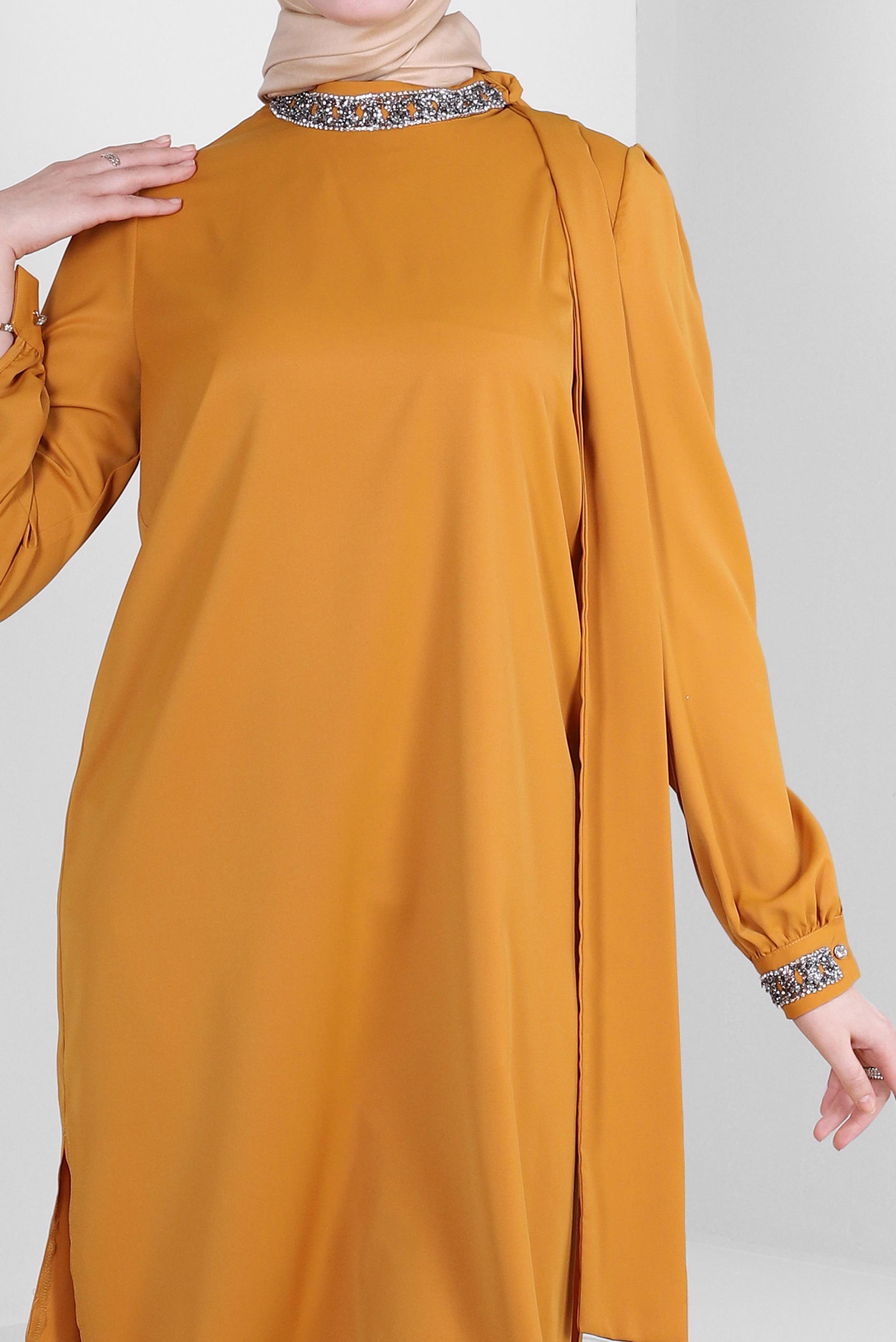 Tesettür giyim SARI TAŞ İŞLEMELİ YAKASI BAĞLAMA DETAYLI TUNİK 43527