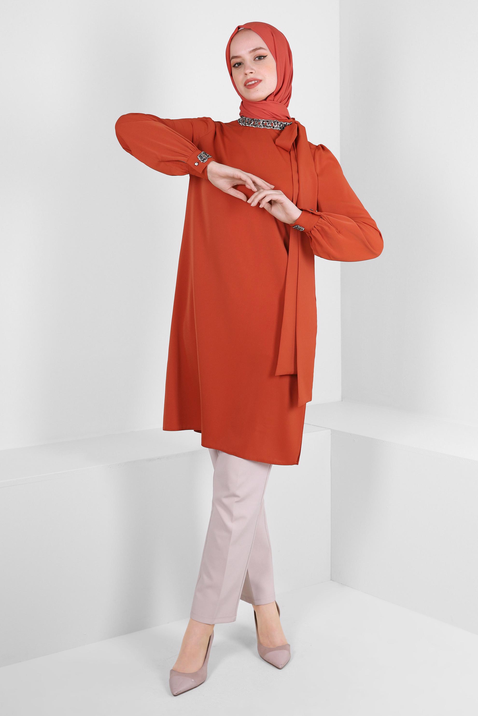 Tesettür giyim TURUNCU TAŞ İŞLEMELİ YAKASI BAĞLAMA DETAYLI TUNİK 43527