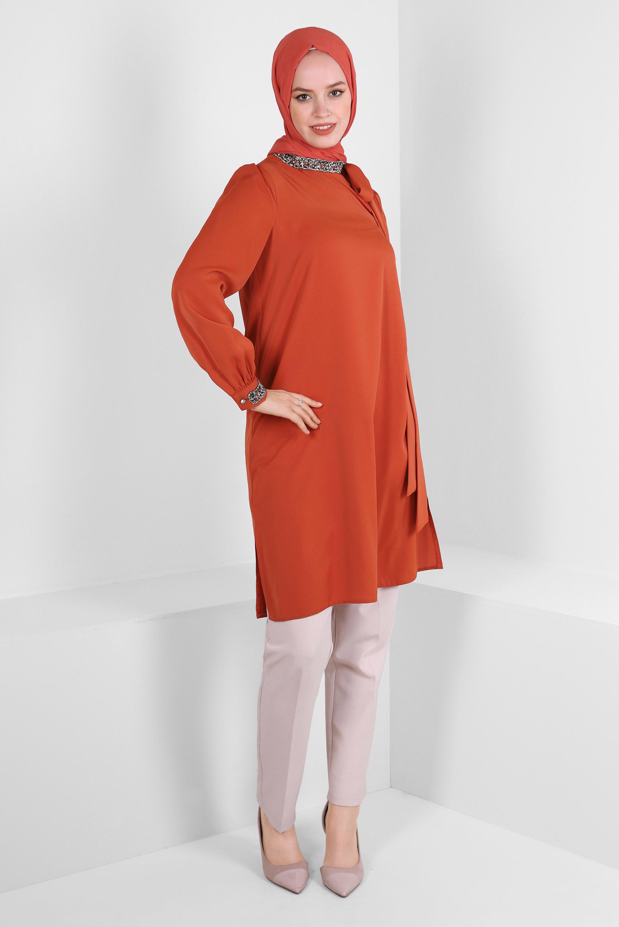 Tesettür giyim TURUNCU TAŞ İŞLEMELİ YAKASI BAĞLAMA DETAYLI TUNİK 43527