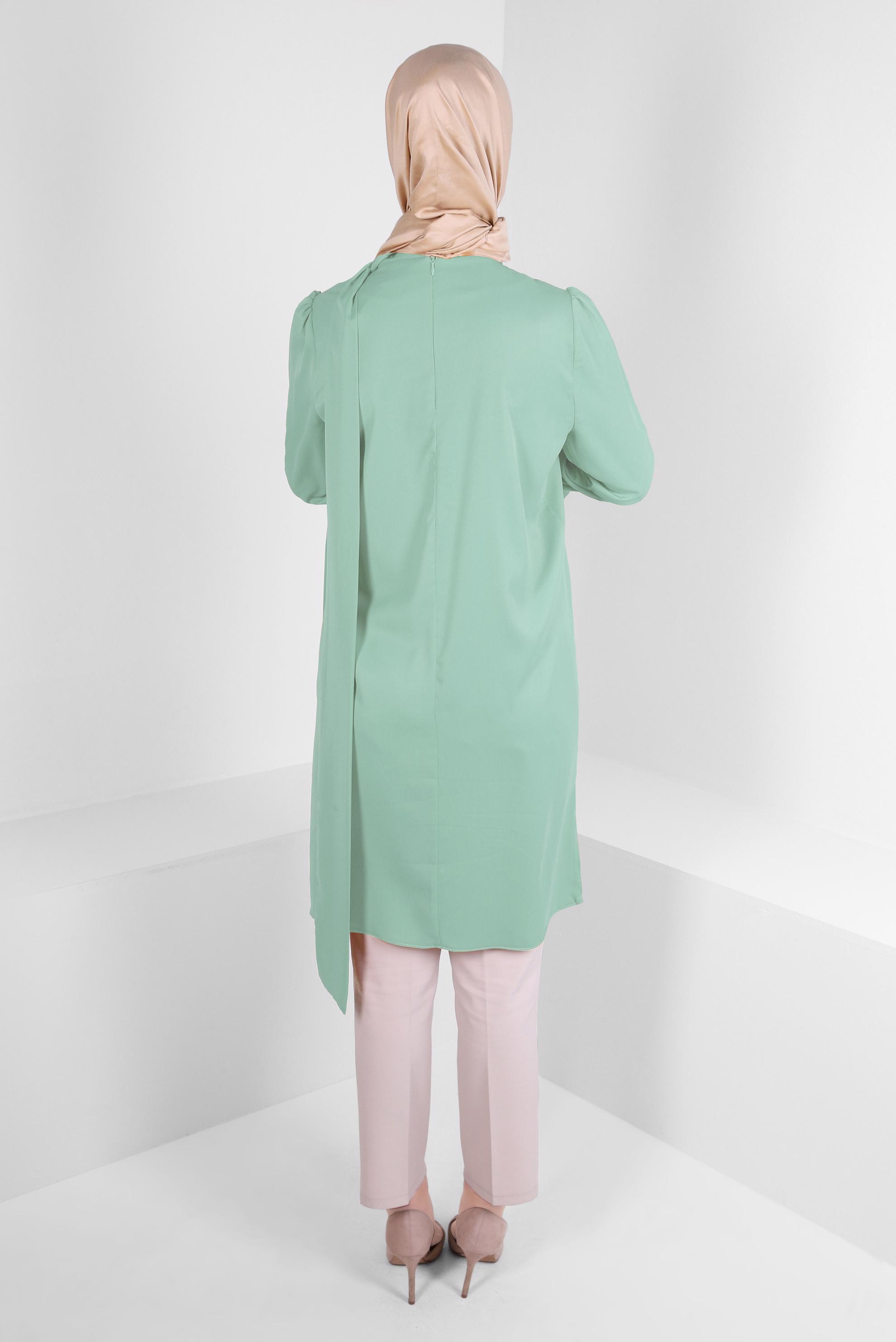 Tesettür giyim YEŞİL TAŞ İŞLEMELİ YAKASI BAĞLAMA DETAYLI TUNİK 43527