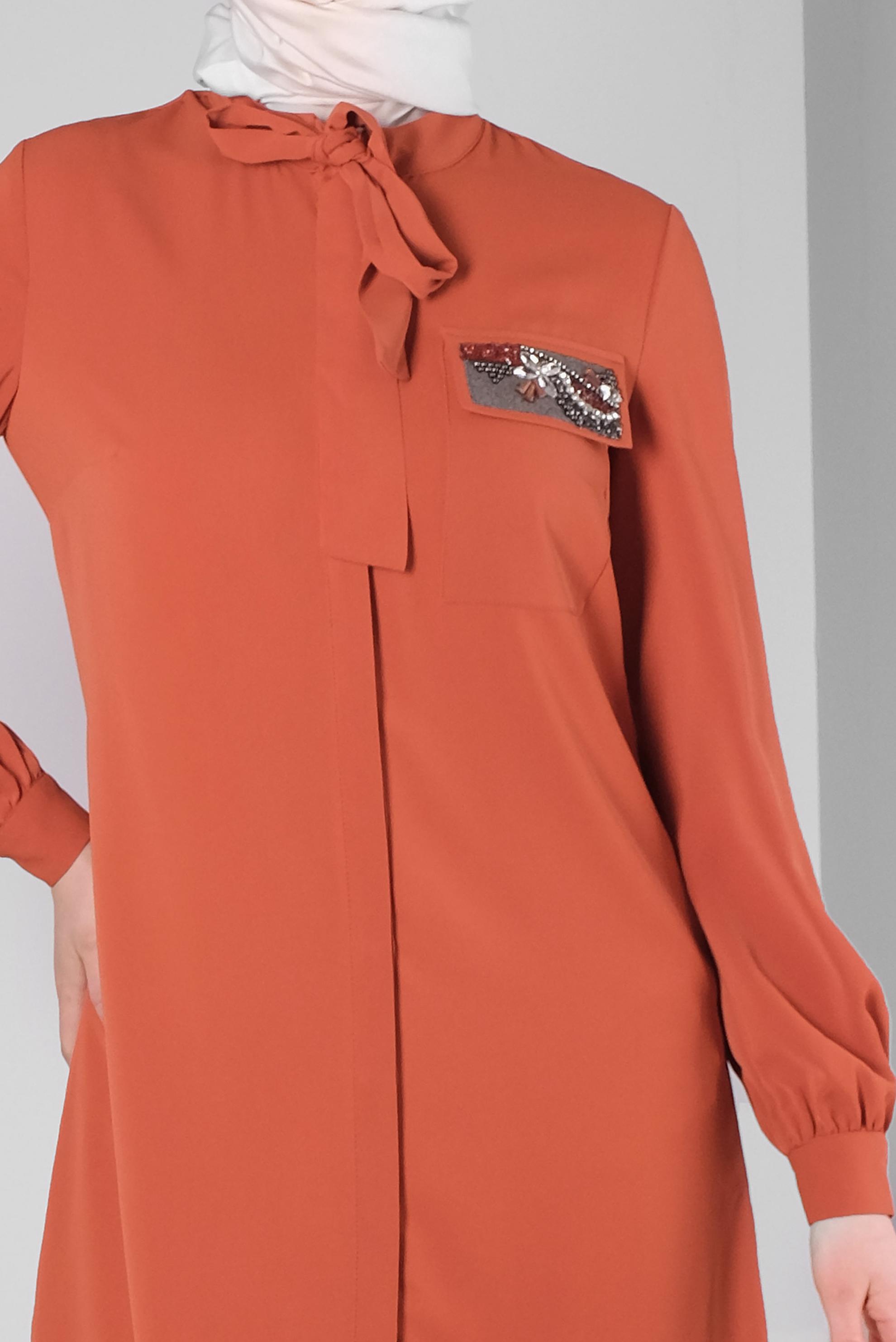 Tesettür giyim TURUNCU BONCUK İŞLEME DETAYLI FULAR YAKA TUNİK 43530