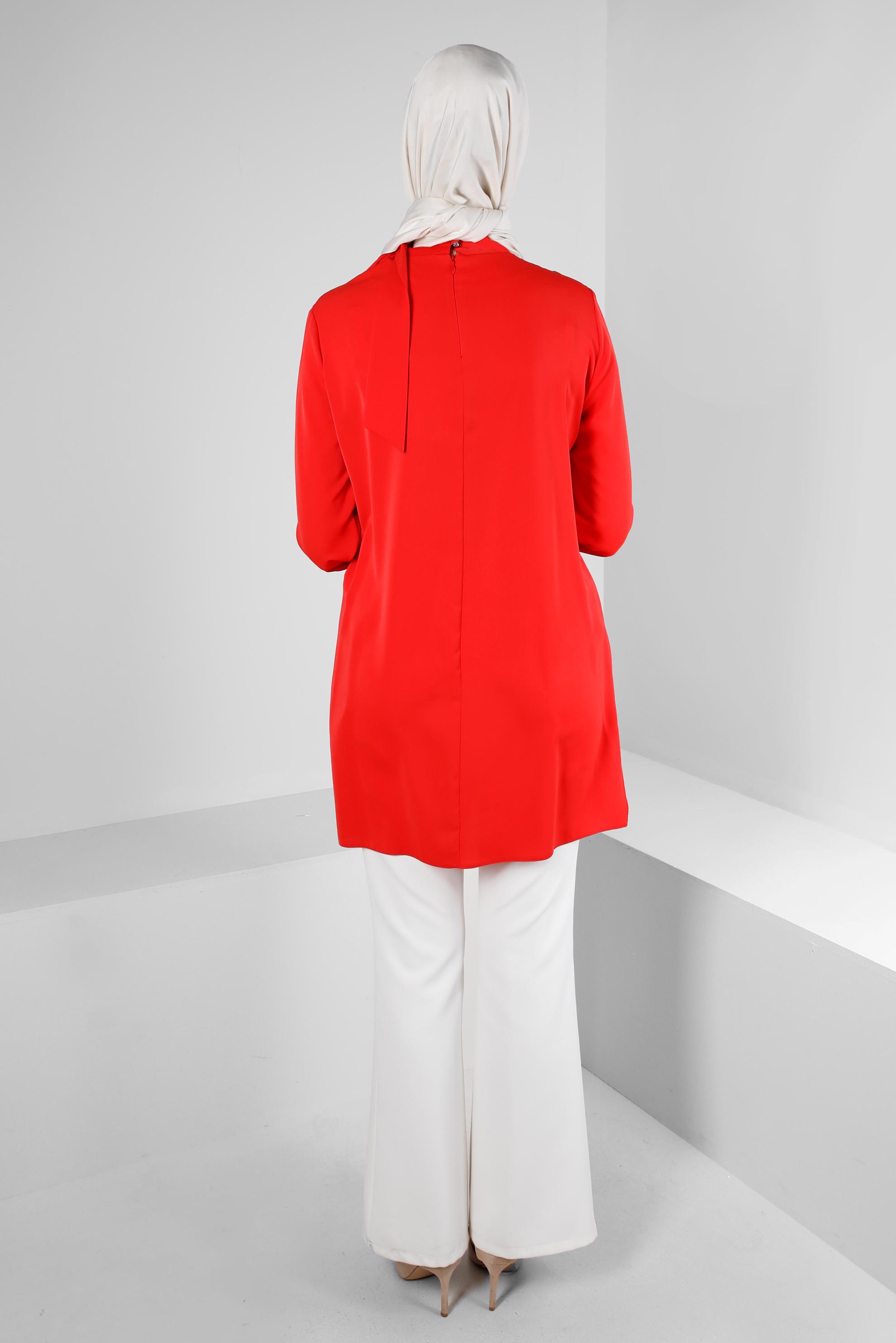 Tesettür giyim KIRMIZI YAKASI BAĞLAMA DETAYLI TAŞ BASKILI TUNİK 43534 