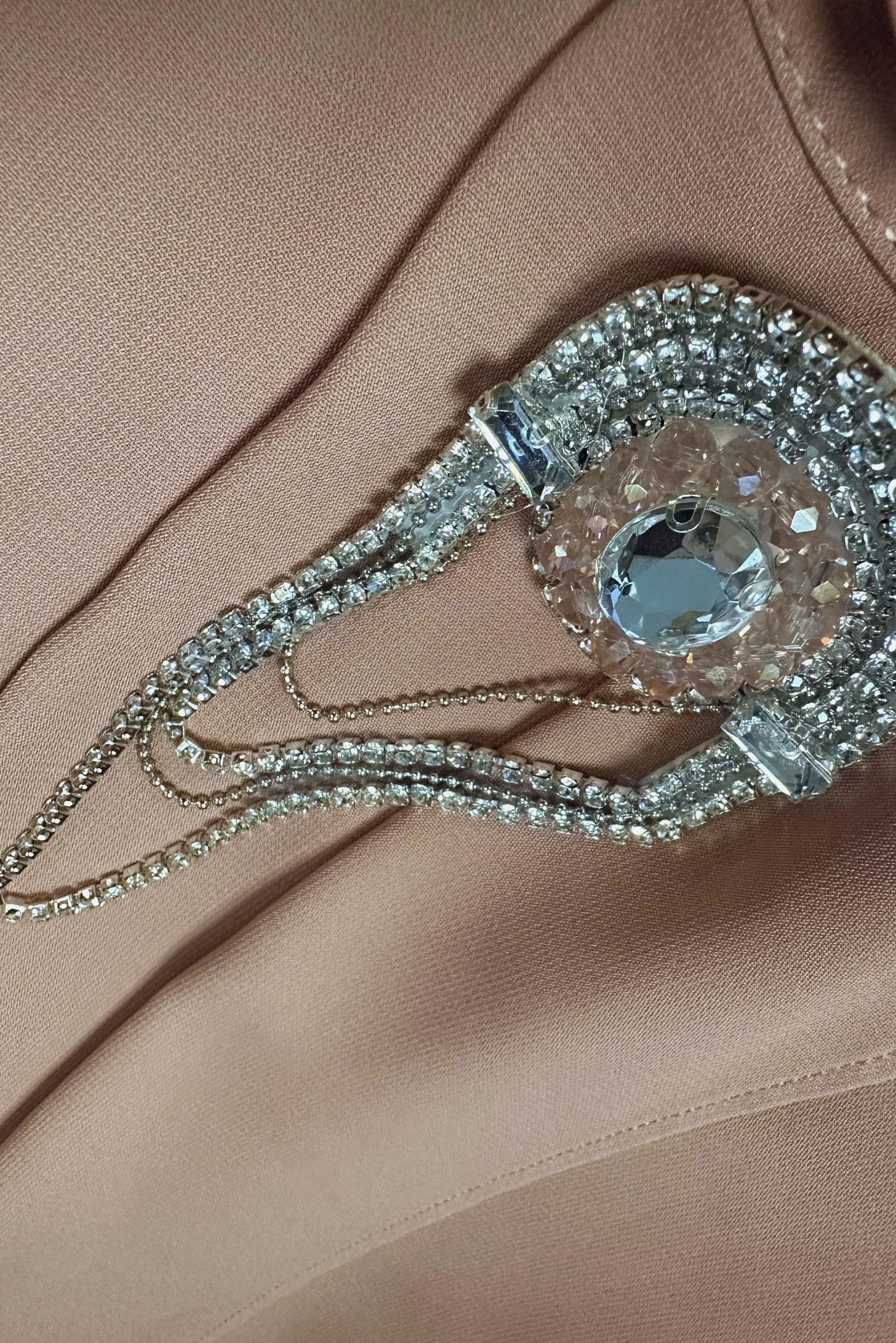 Tesettür giyim VİZON AKSESUARLI FIRFIR DETAYLI TUNİK 43539