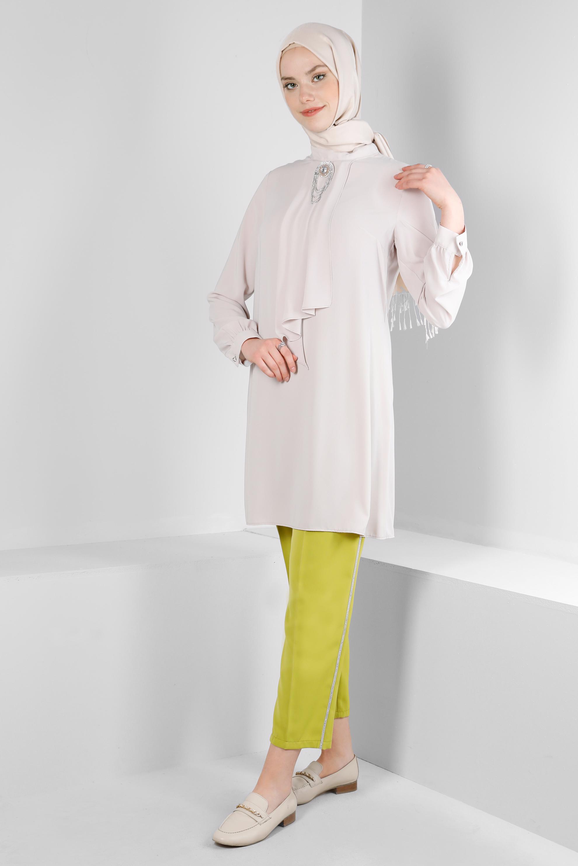 Tesettür giyim EKRU AKSESUARLI FIRFIR DETAYLI TUNİK 43539