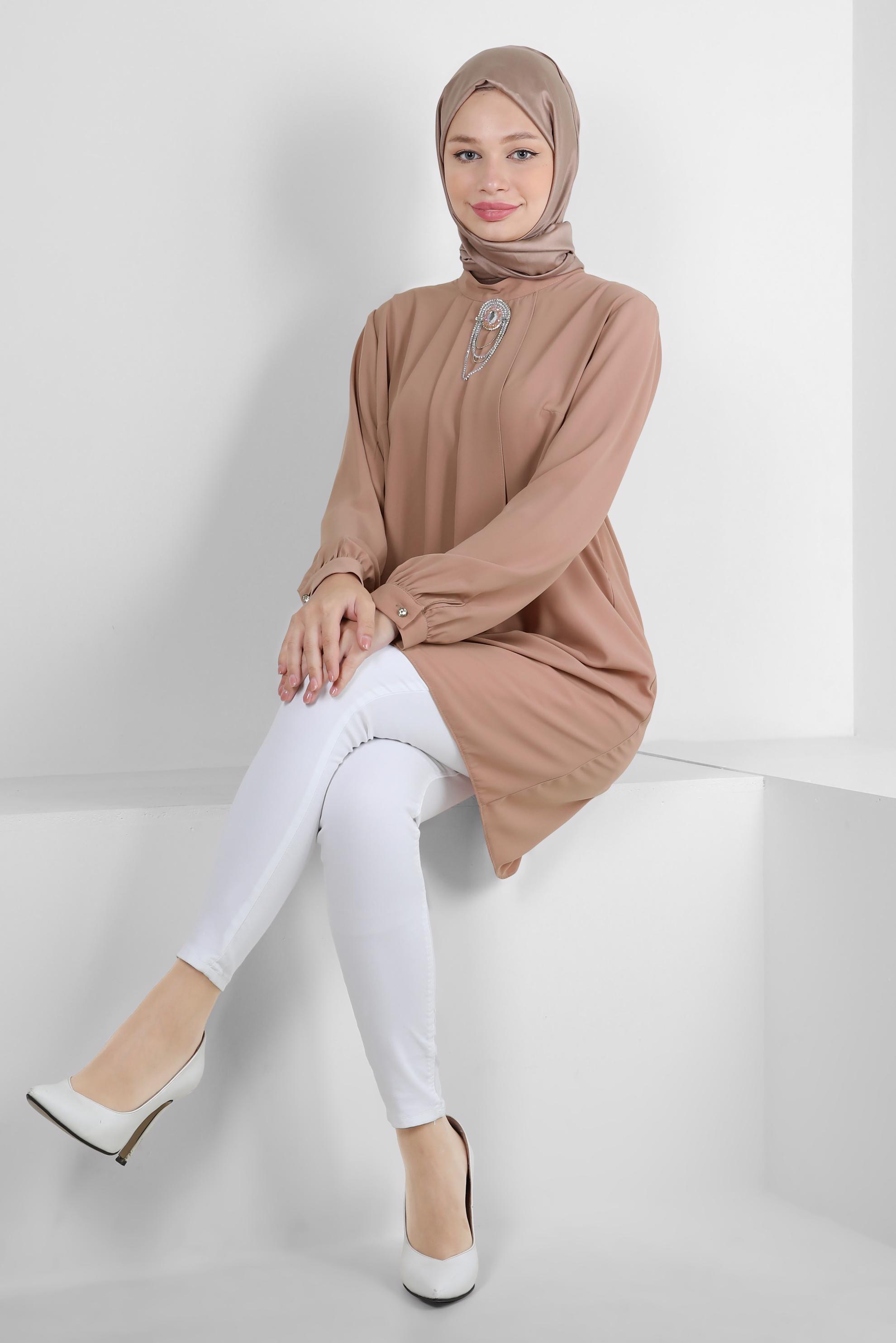Tesettür giyim BEJ AKSESUARLI FIRFIR DETAYLI TUNİK 43539
