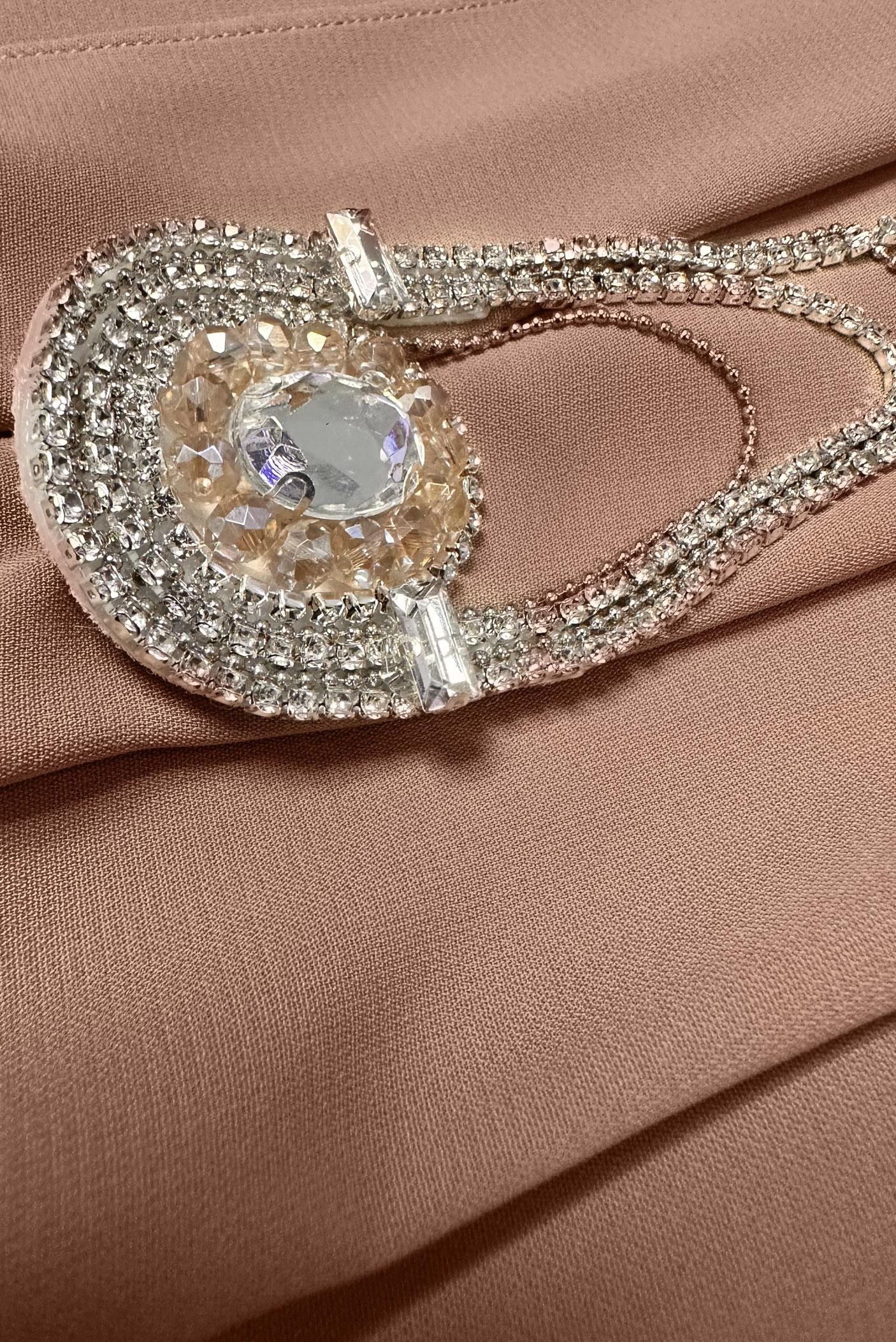 Tesettür giyim BEJ AKSESUARLI FIRFIR DETAYLI TUNİK 43539