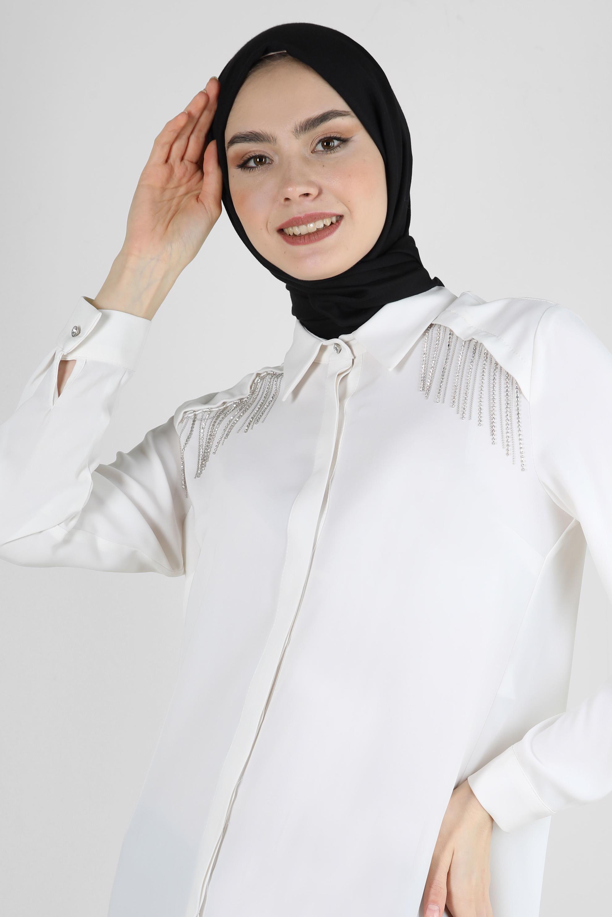 Tesettür giyim BEYAZ TAŞ PÜSKÜL DETAYLI YANI YIRTMAÇLI TUNİK 43545