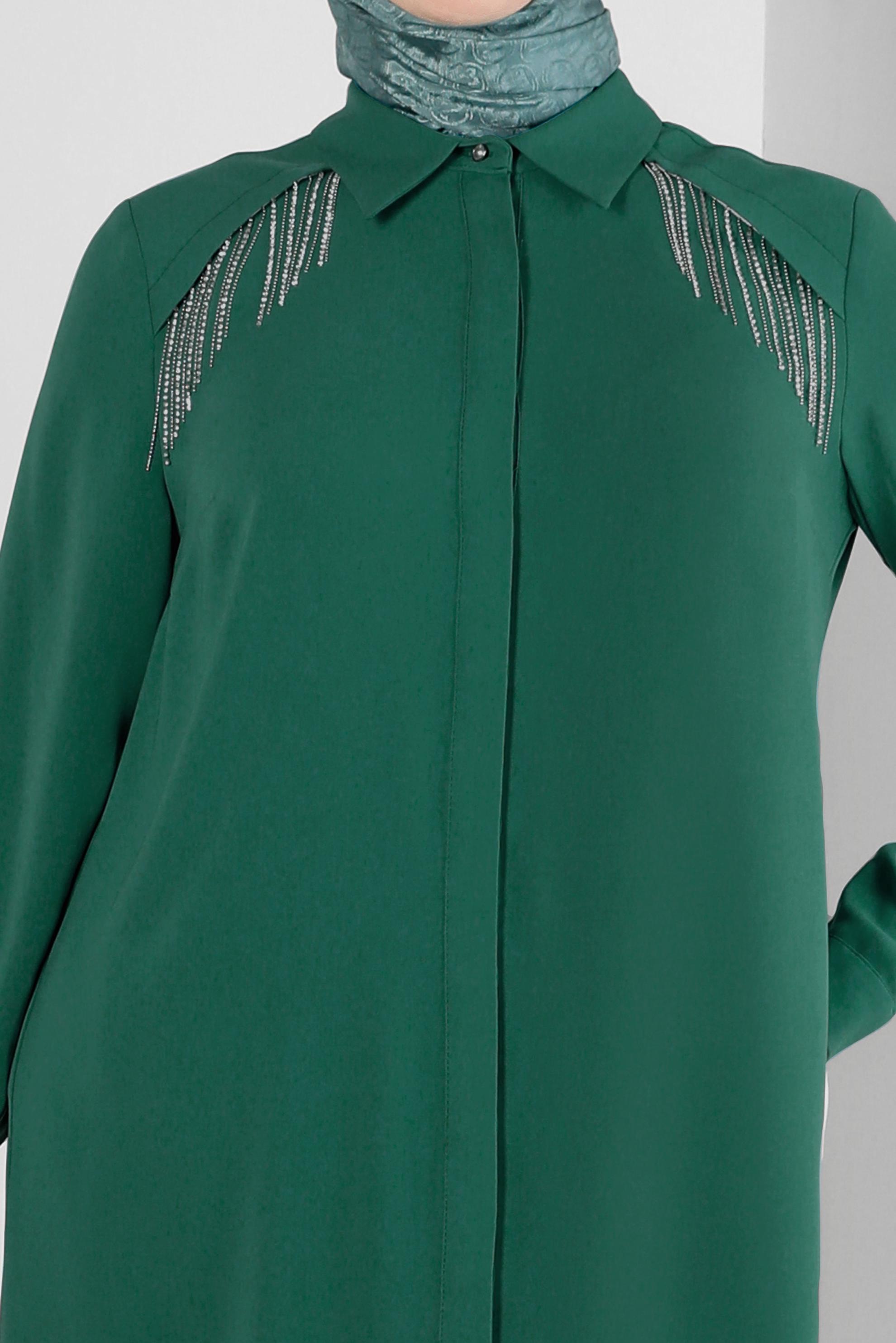 Tesettür giyim YEŞİL TAŞ PÜSKÜL DETAYLI YANI YIRTMAÇLI TUNİK 43545