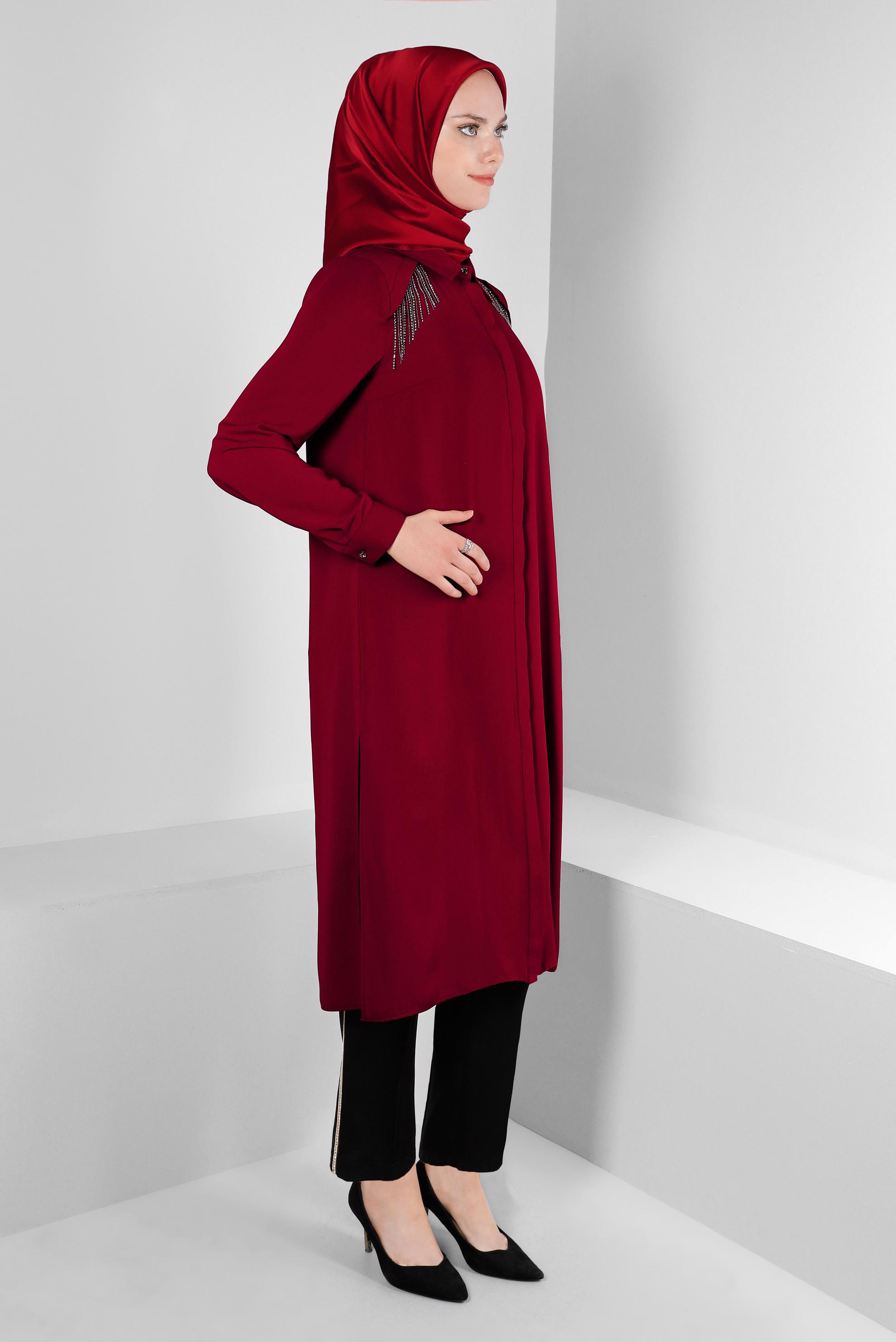 Tesettür giyim KIRMIZI TAŞ PÜSKÜL DETAYLI YANI YIRTMAÇLI TUNİK 43545