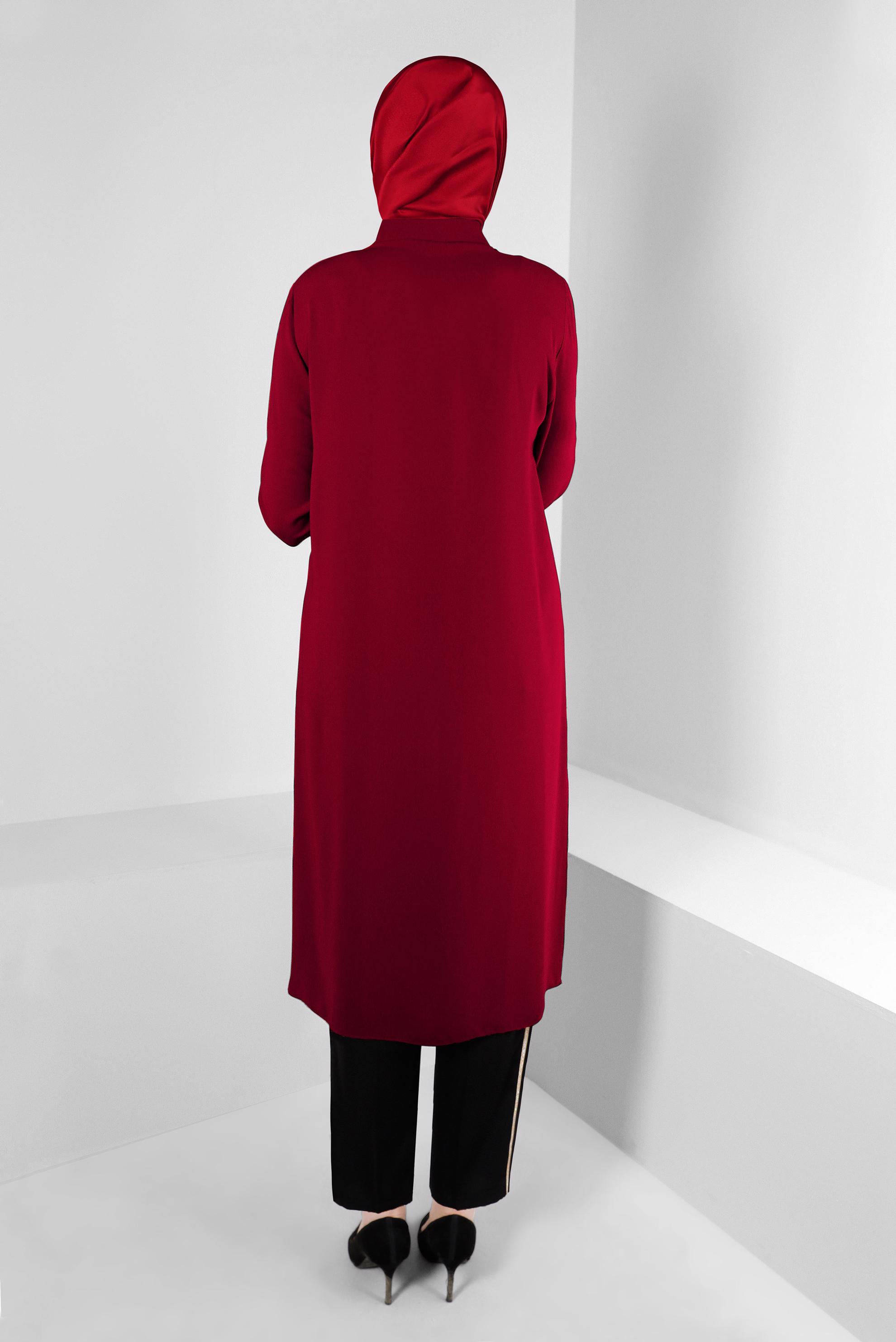 Tesettür giyim KIRMIZI TAŞ PÜSKÜL DETAYLI YANI YIRTMAÇLI TUNİK 43545