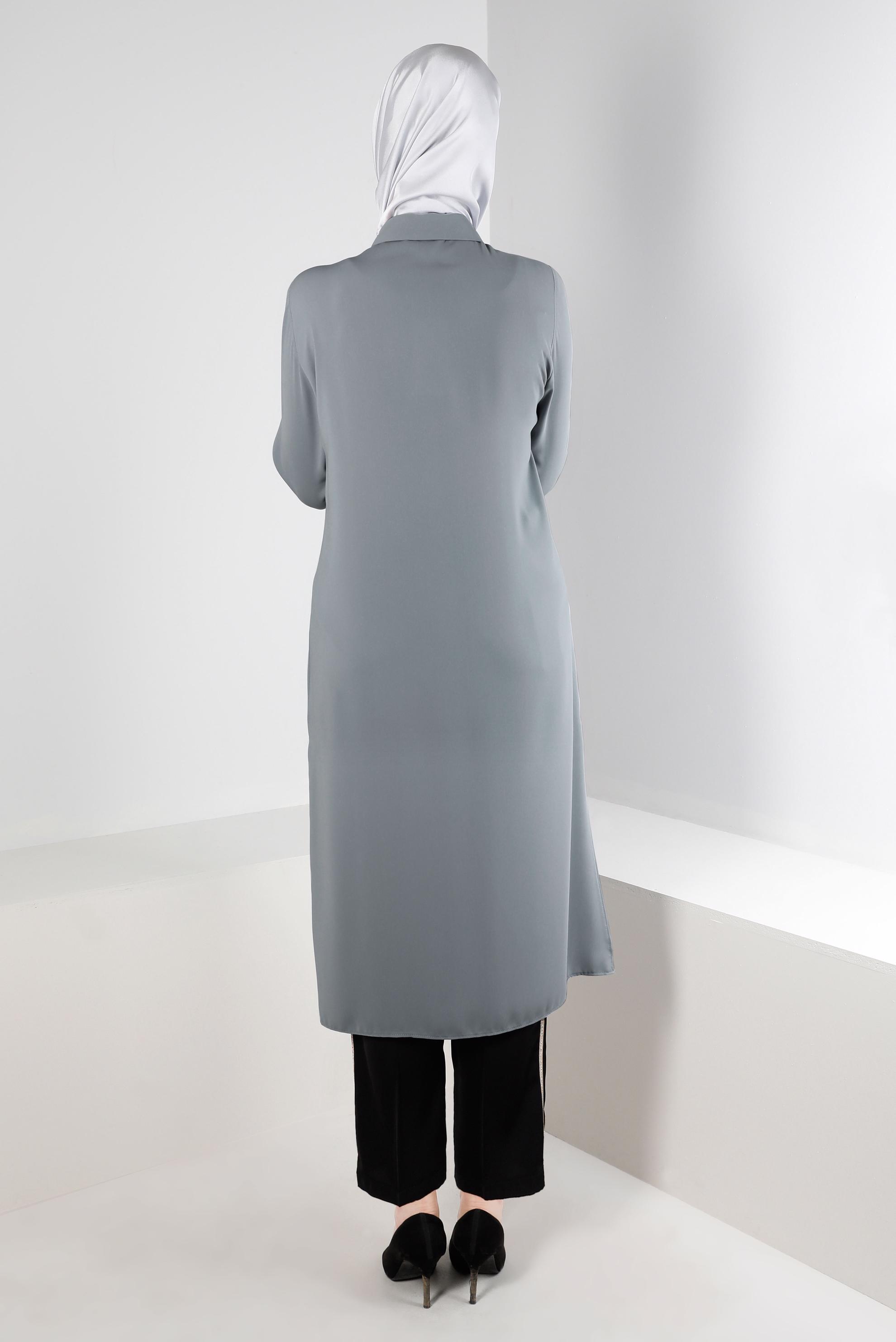 Tesettür giyim GRİ TAŞ PÜSKÜL DETAYLI YANI YIRTMAÇLI TUNİK 43545