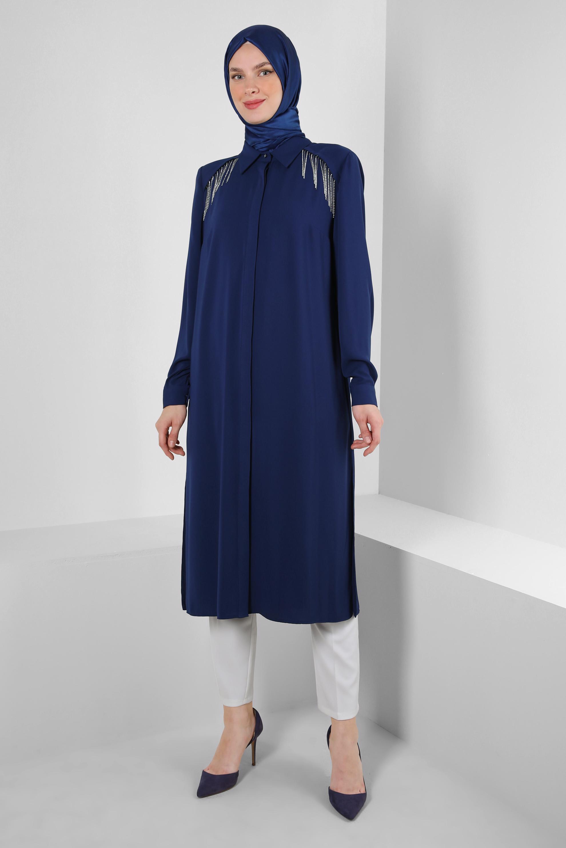 Tesettür giyim LACİVERT TAŞ PÜSKÜL DETAYLI YANI YIRTMAÇLI TUNİK 43545