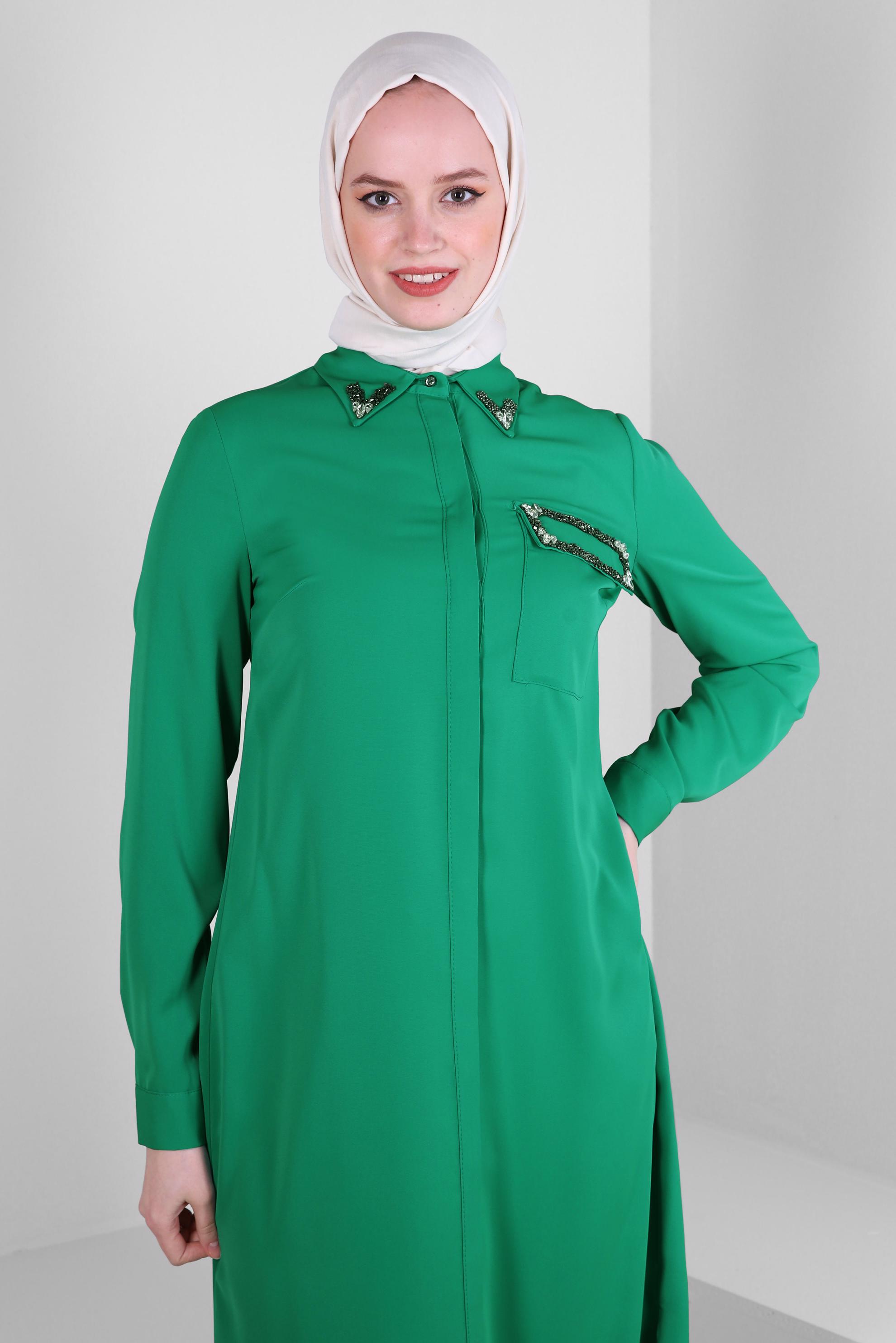 Tesettür giyim YEŞİL TAŞ BASKILI GİZLİ DÜĞMELİ UZUN TUNİK 43548