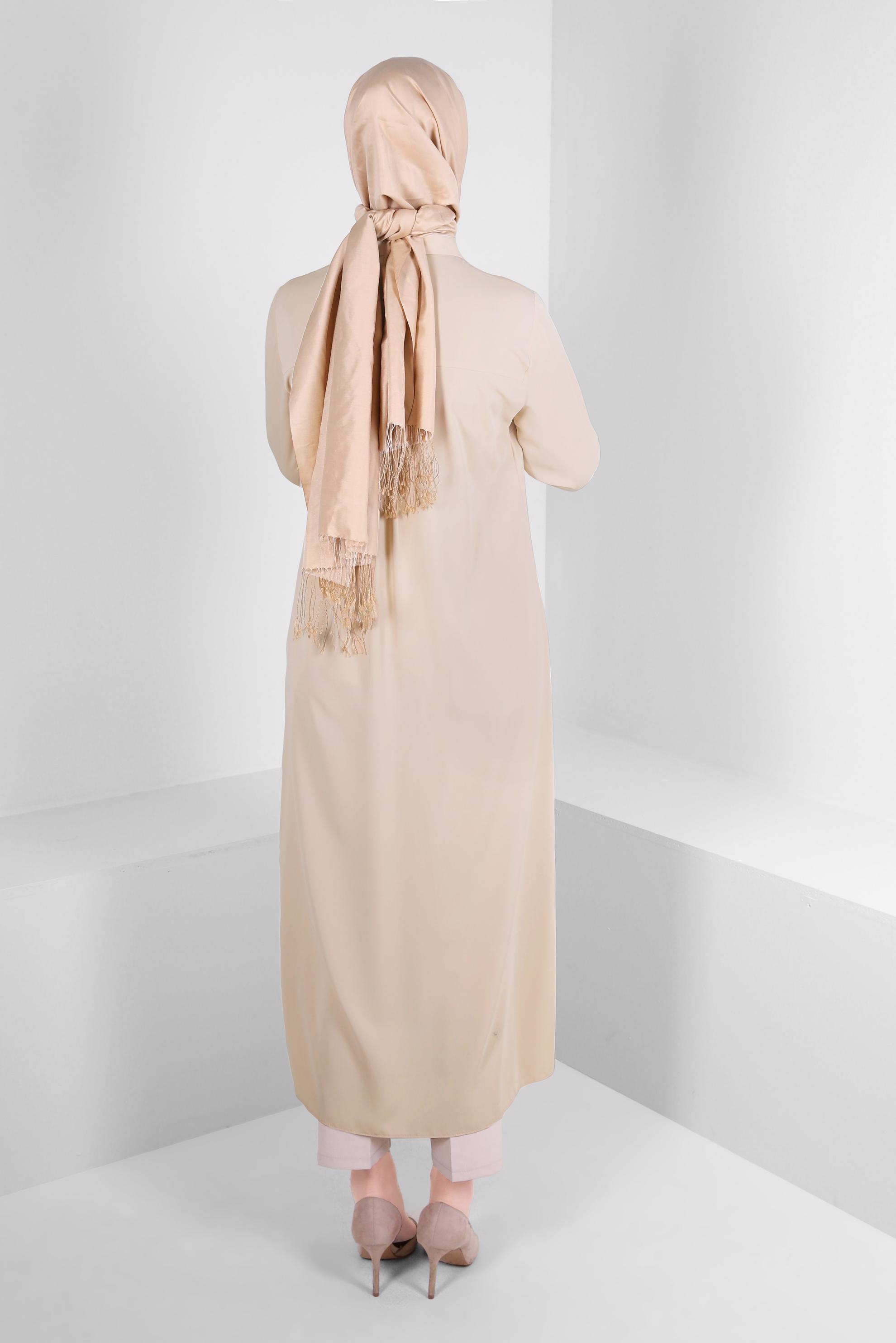 Tesettür giyim BEJ TAŞ BASKILI GİZLİ DÜĞMELİ UZUN TUNİK 43548