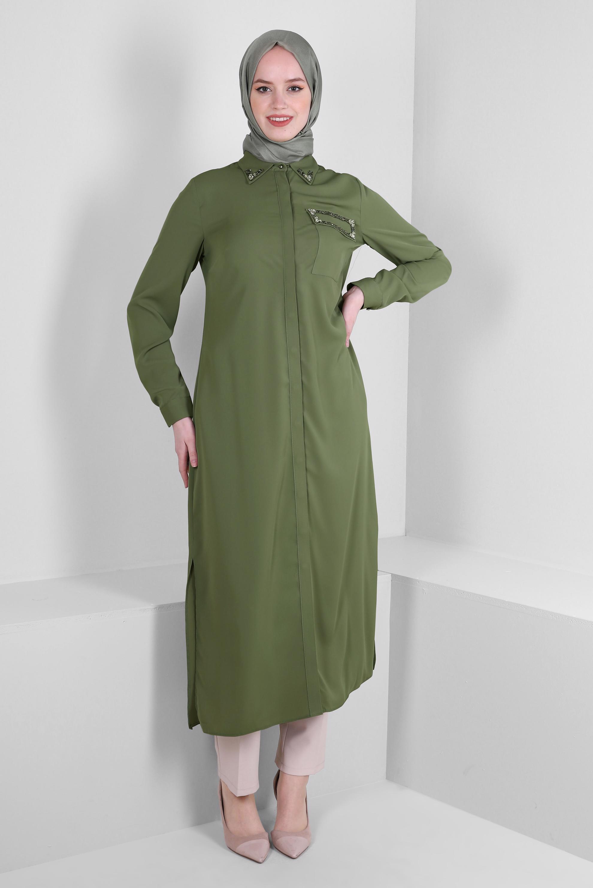 Tesettür giyim HAKİ TAŞ BASKILI GİZLİ DÜĞMELİ UZUN TUNİK 43548