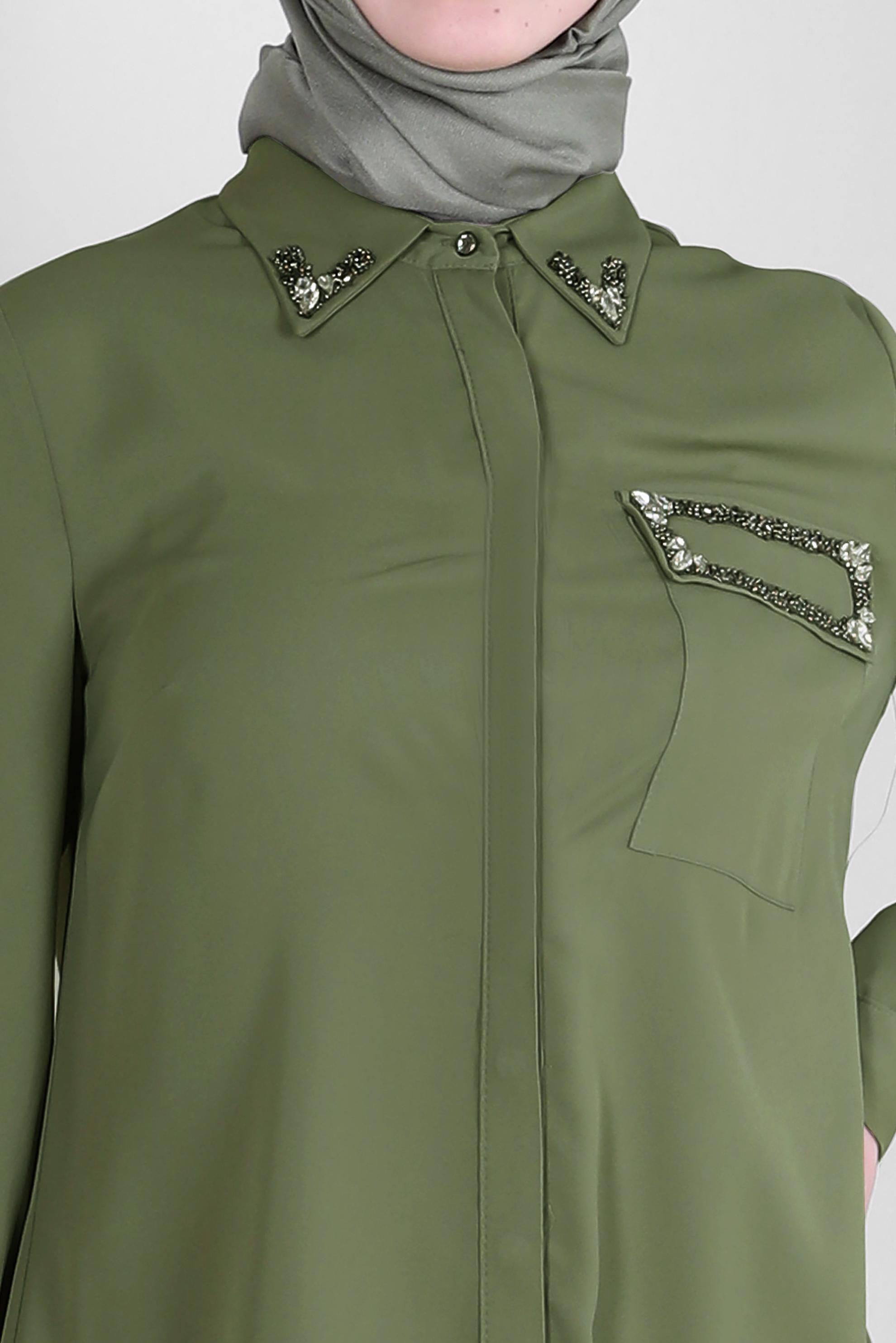 Tesettür giyim HAKİ TAŞ BASKILI GİZLİ DÜĞMELİ UZUN TUNİK 43548