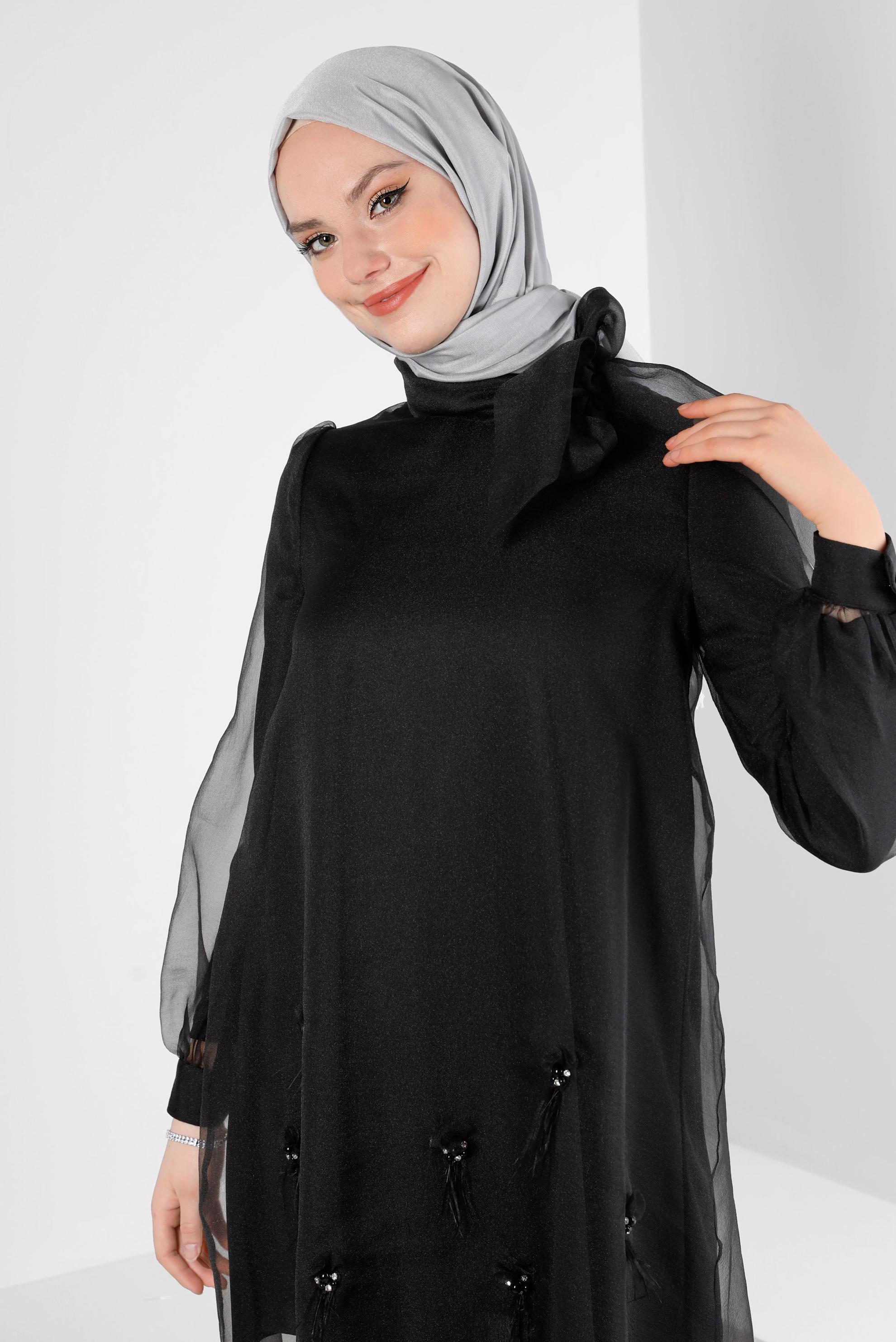 Tesettür giyim SİYAH YAKASI BAĞLAMALI AKSESUAR DETAYLI TUNİK 43577	