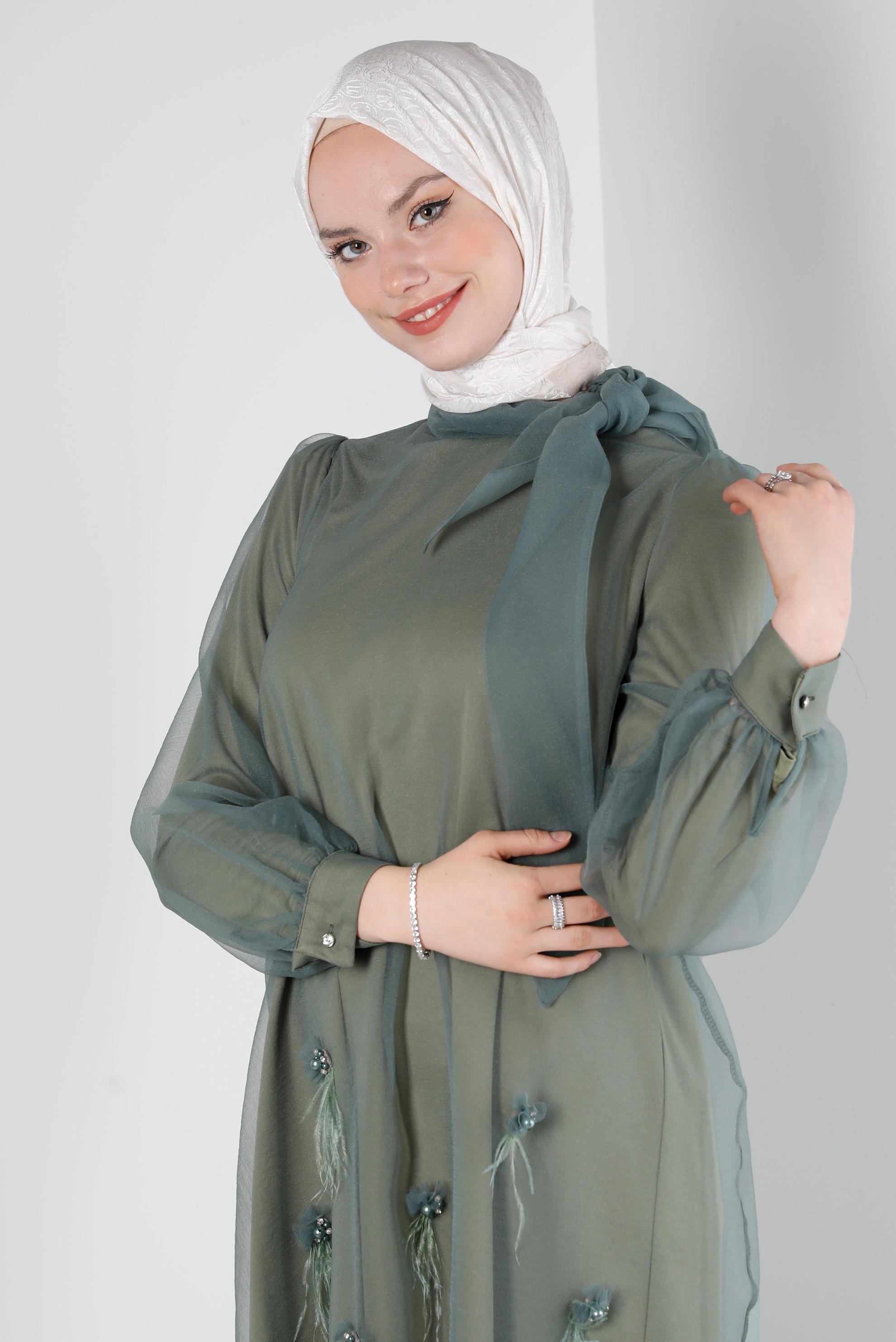 Tesettür giyim HAKİ YAKASI BAĞLAMALI AKSESUAR DETAYLI TUNİK 43577	