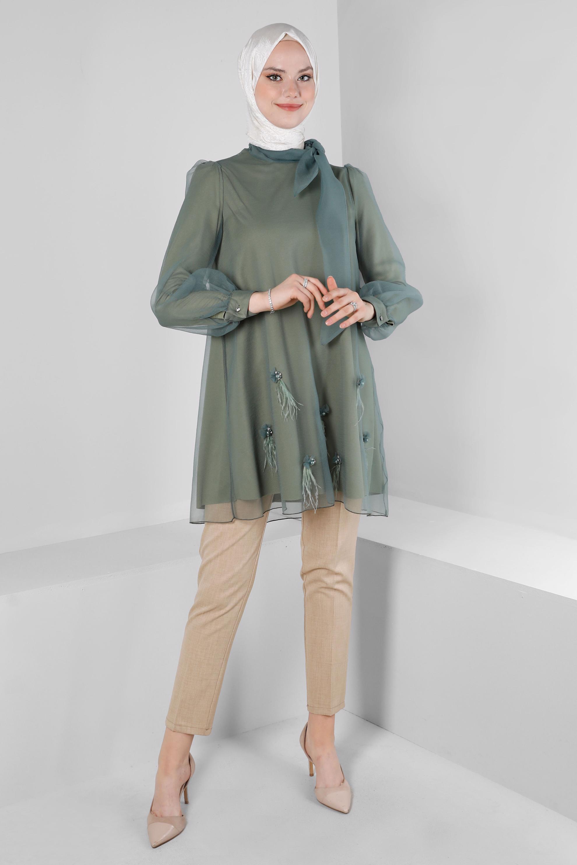 Tesettür giyim HAKİ YAKASI BAĞLAMALI AKSESUAR DETAYLI TUNİK 43577	