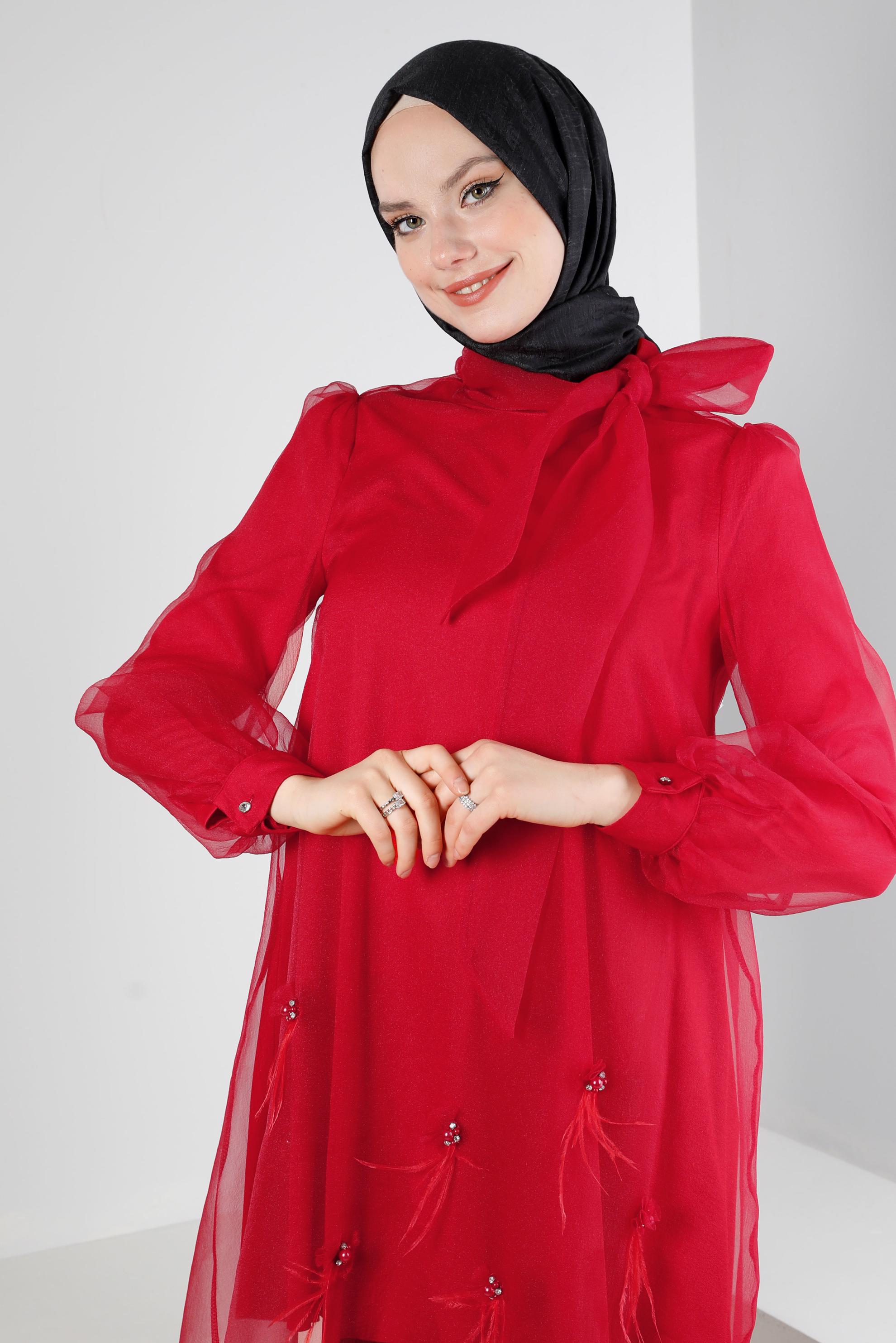 Tesettür giyim KIRMIZI YAKASI BAĞLAMALI AKSESUAR DETAYLI TUNİK 43577	