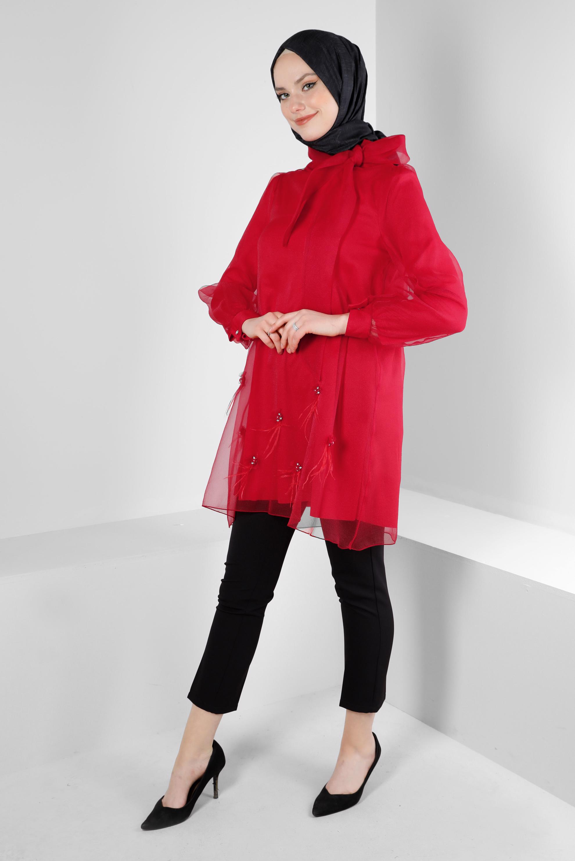 Tesettür giyim KIRMIZI YAKASI BAĞLAMALI AKSESUAR DETAYLI TUNİK 43577	