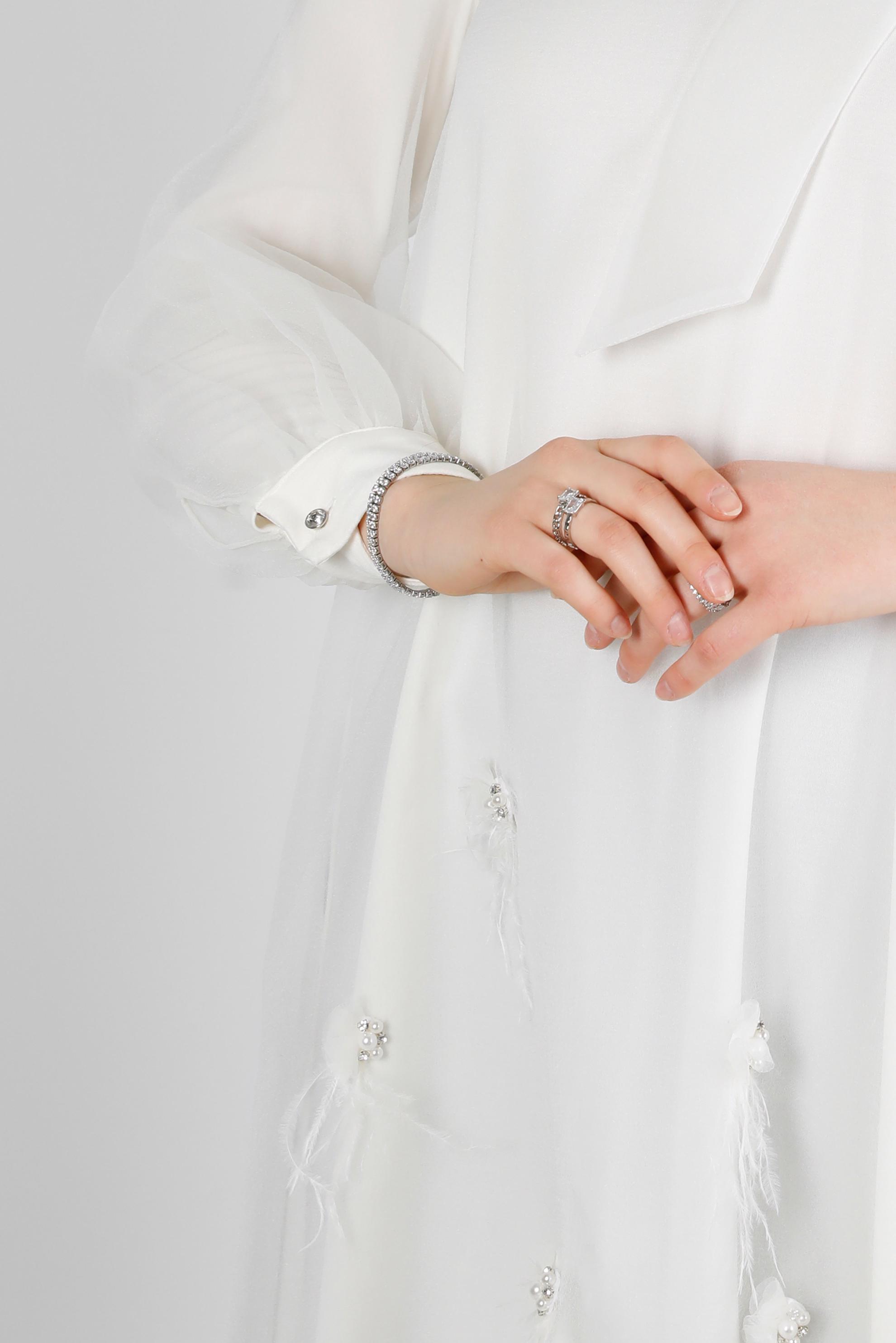 Tesettür giyim EKRU YAKASI BAĞLAMALI AKSESUAR DETAYLI TUNİK 43577	