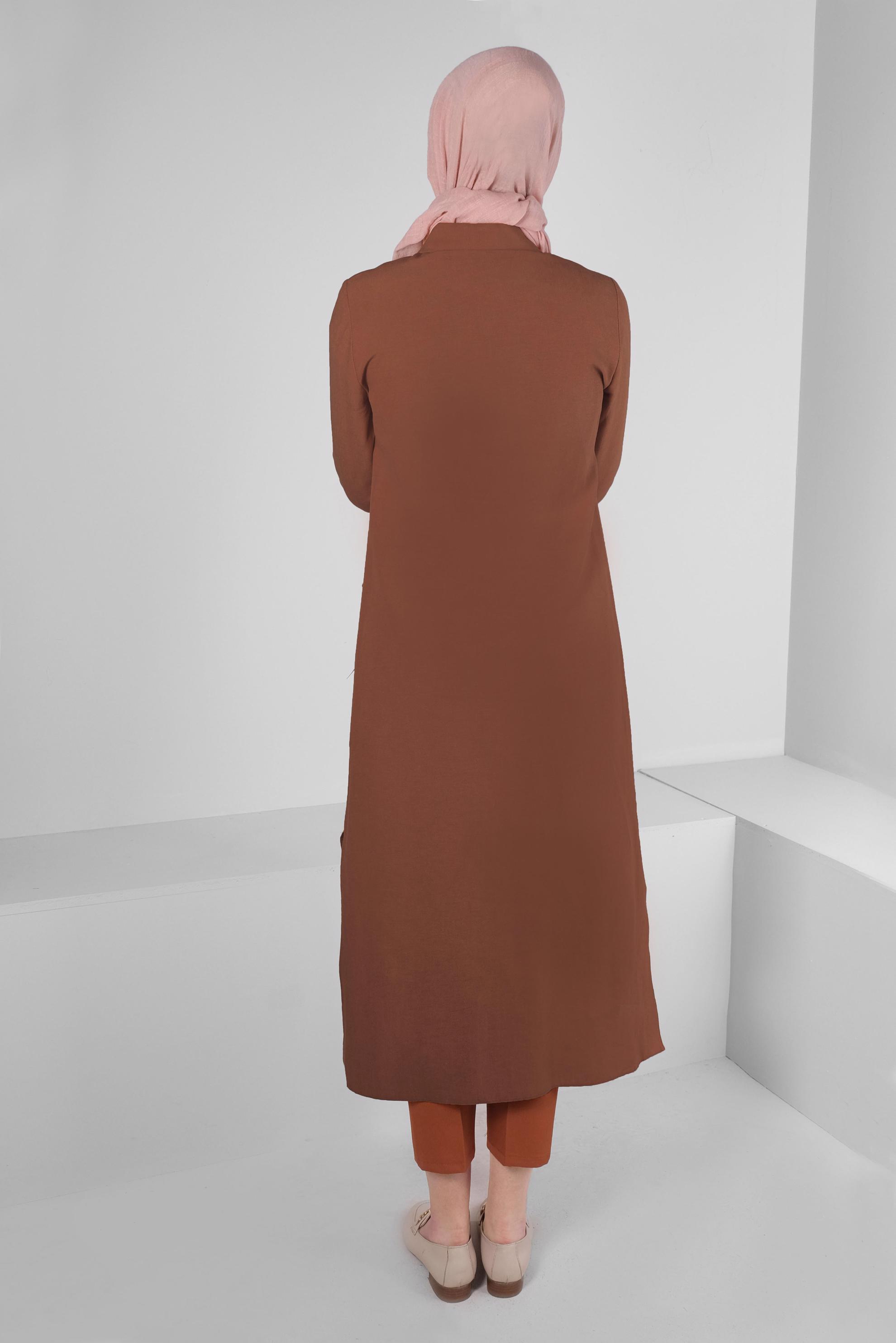 Tesettür giyim KAHVE CEBİ AKSESUAR DETAYLI DÜĞMELİ TUNİK 43583