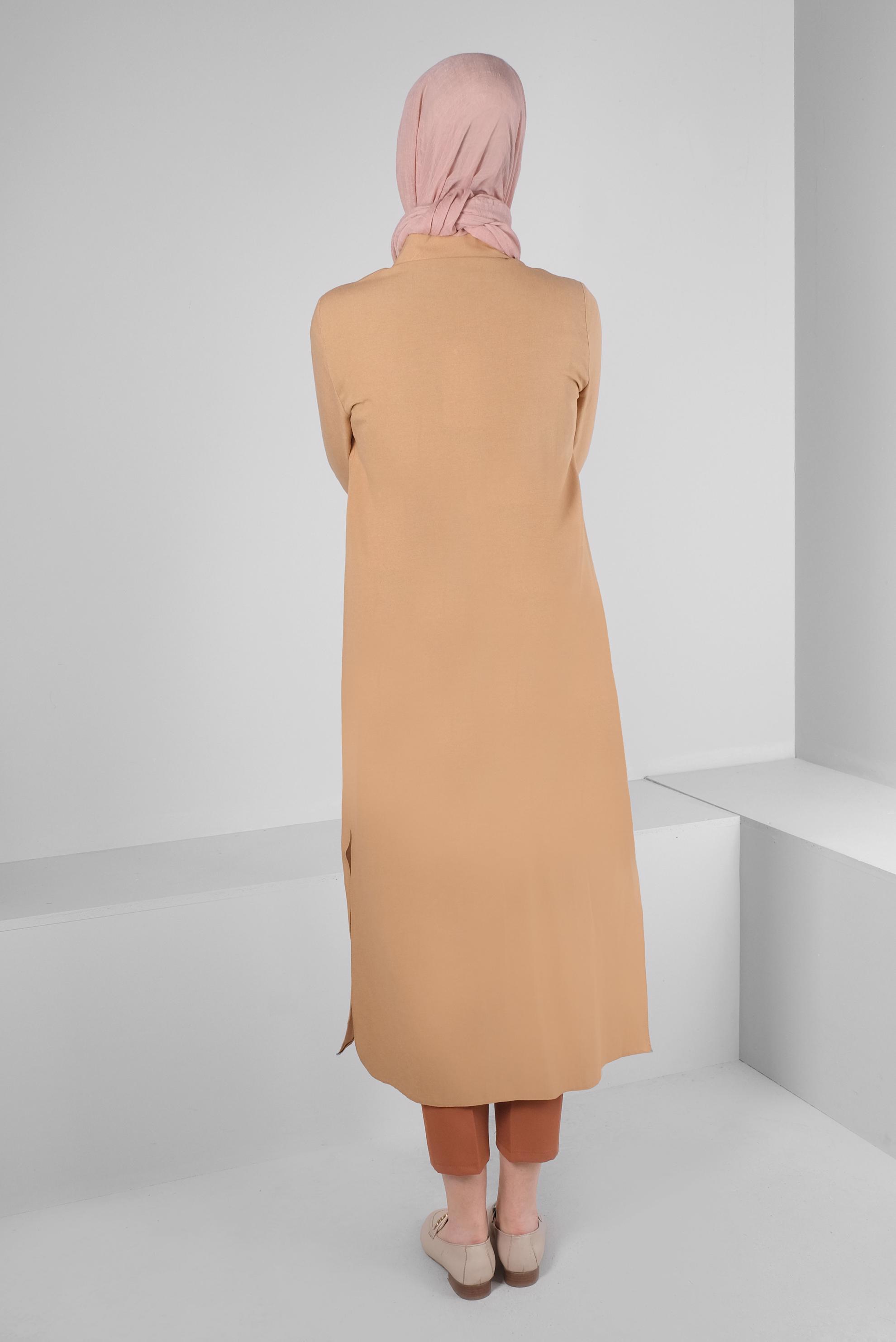 Tesettür giyim KAHVE CEBİ AKSESUAR DETAYLI DÜĞMELİ TUNİK 43583