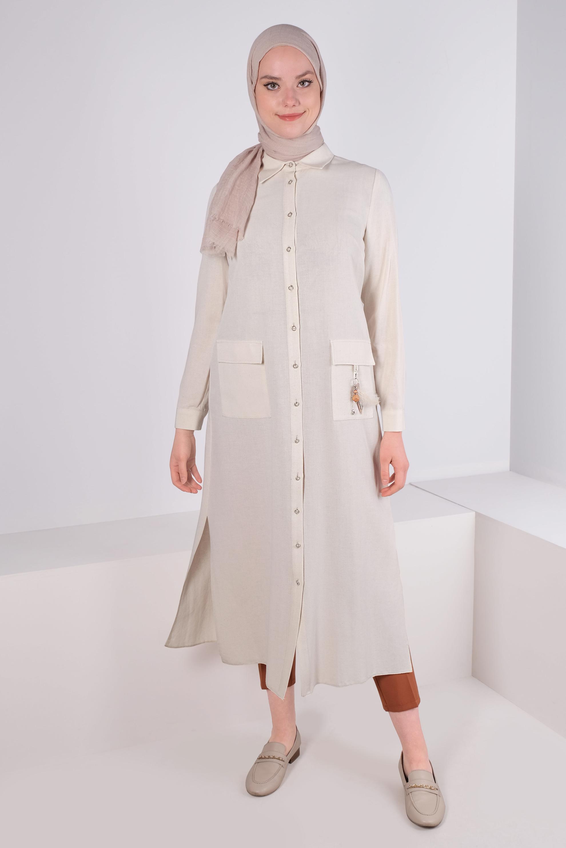 Tesettür giyim EKRU CEBİ AKSESUAR DETAYLI DÜĞMELİ TUNİK 43583