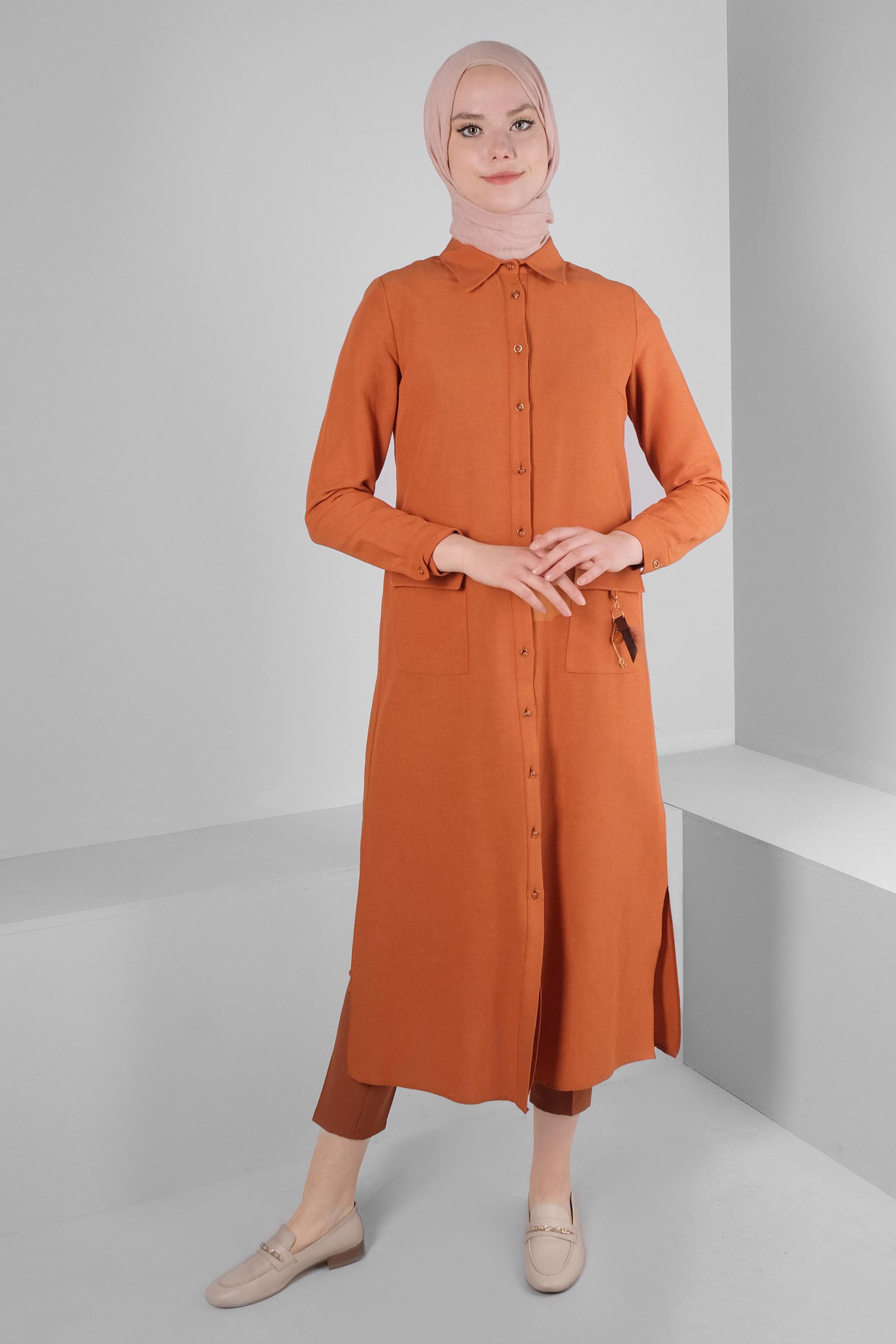 Tesettür giyim TURUNCU CEBİ AKSESUAR DETAYLI DÜĞMELİ TUNİK 43583