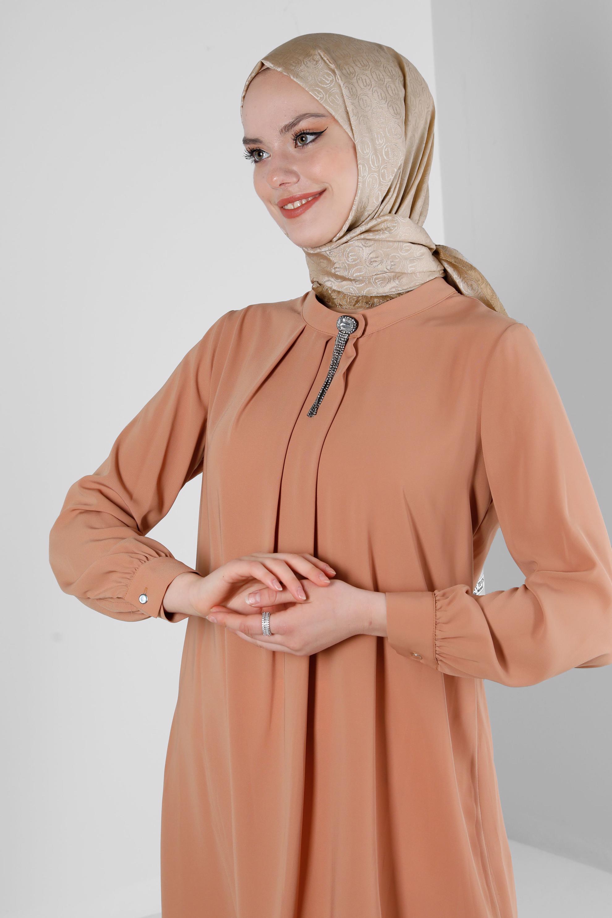 Tesettür giyim KAHVE TAŞ DETAYLI PİLİSELİ TUNİK 43586