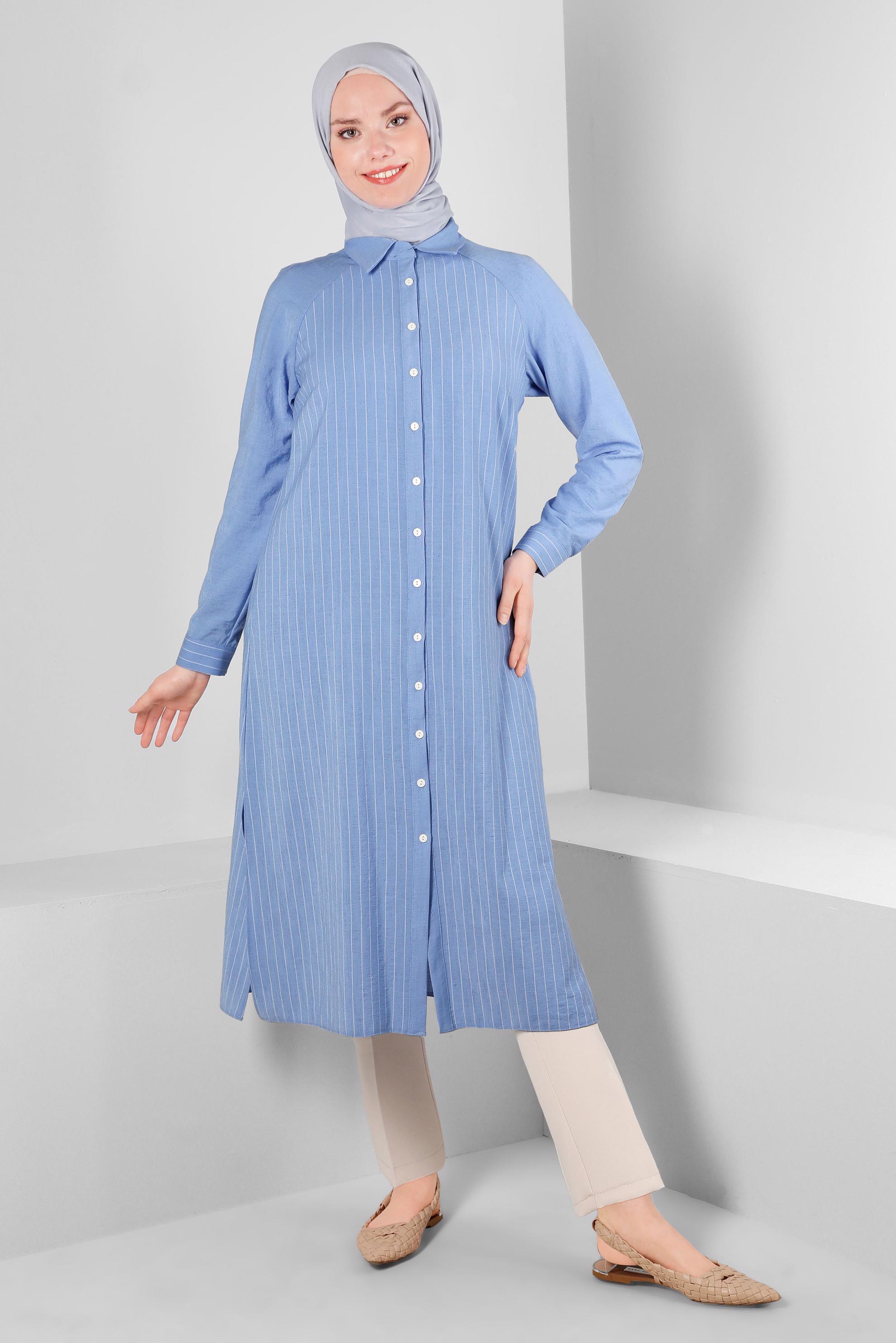 Tesettür giyim MAVİ ÇİZGİLİ YANI YIRTMAÇLI DÜĞMELİ TUNİK 43603
