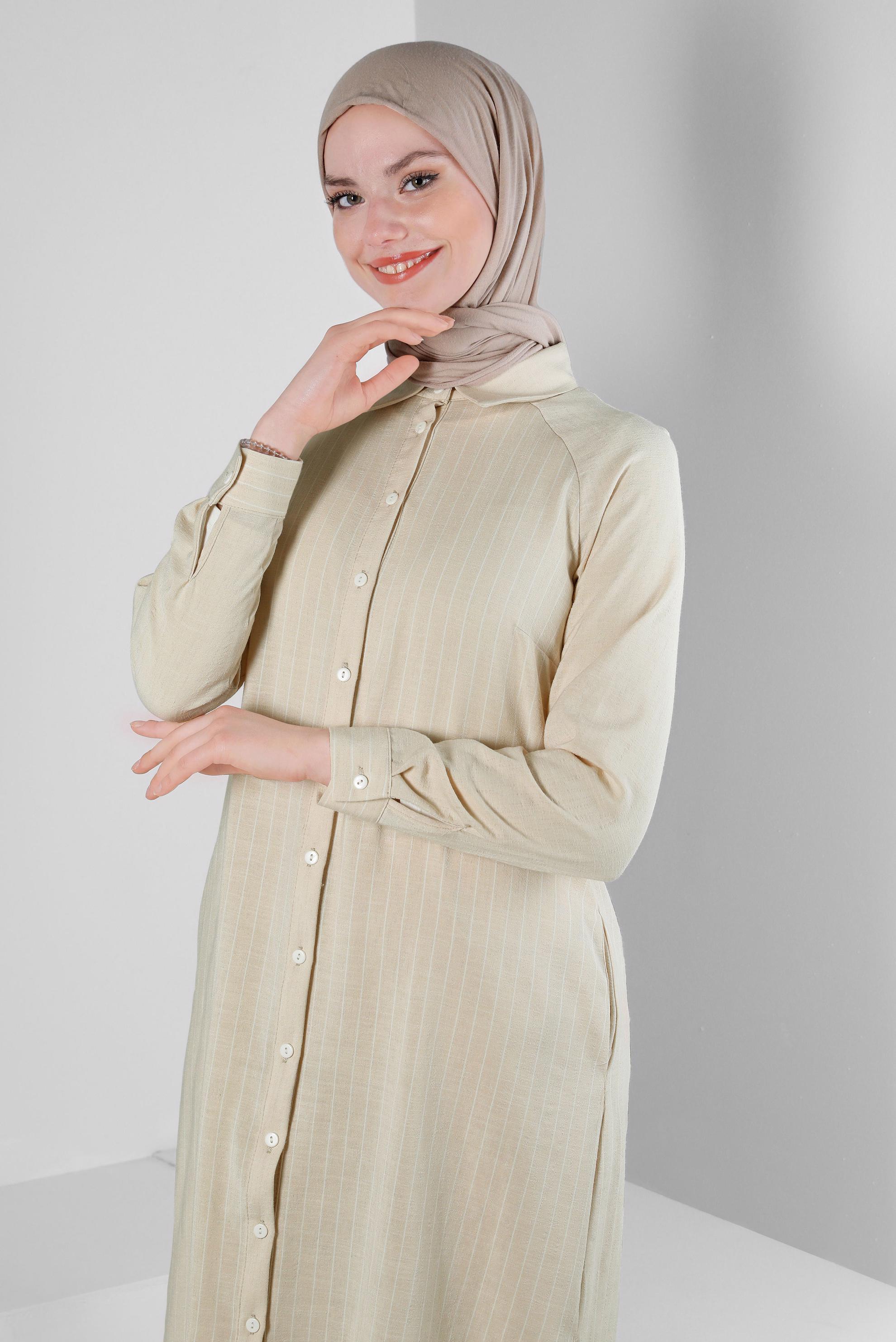 Tesettür giyim BEJ ÇİZGİLİ YANI YIRTMAÇLI DÜĞMELİ TUNİK 43603