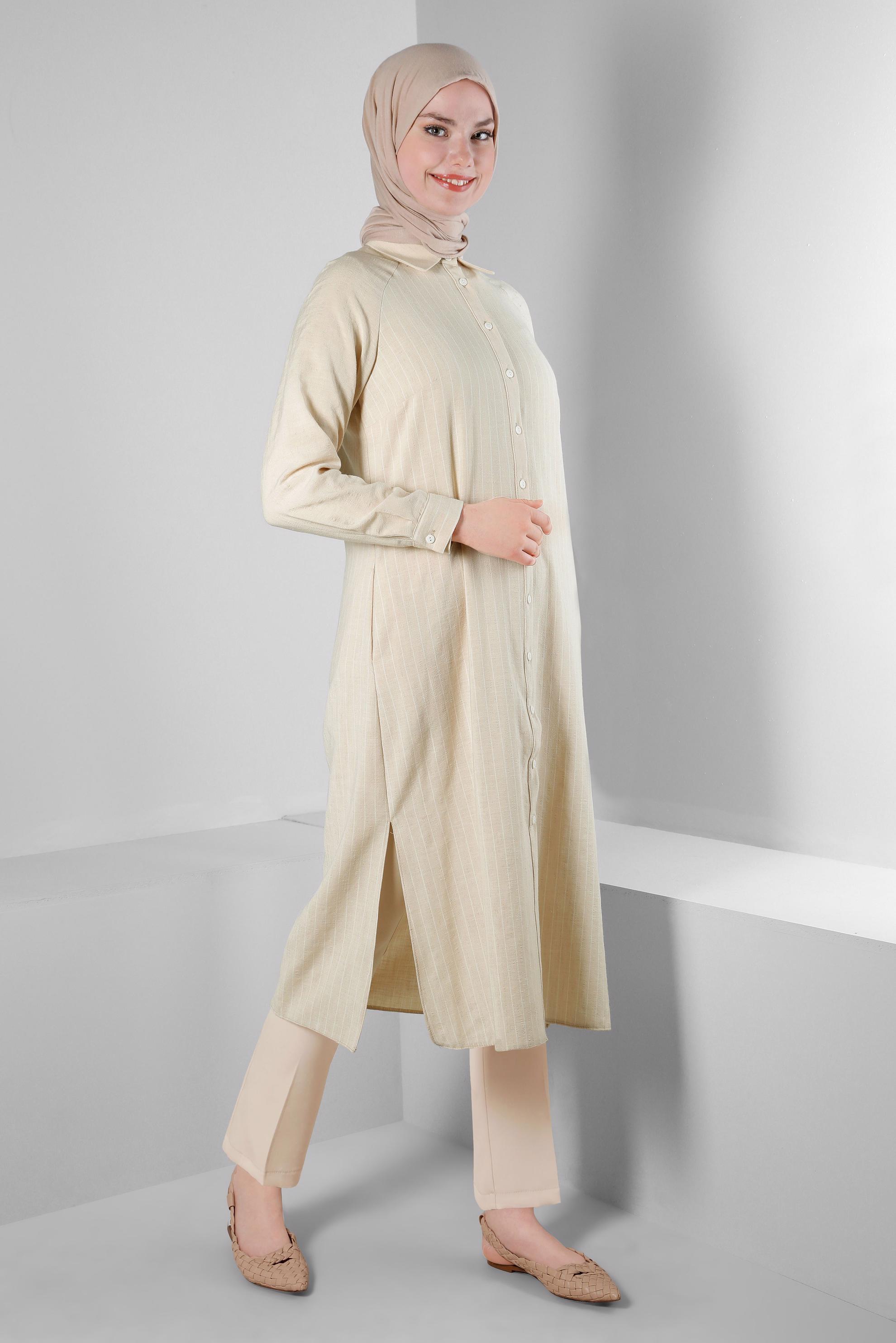 Tesettür giyim BEJ ÇİZGİLİ YANI YIRTMAÇLI DÜĞMELİ TUNİK 43603