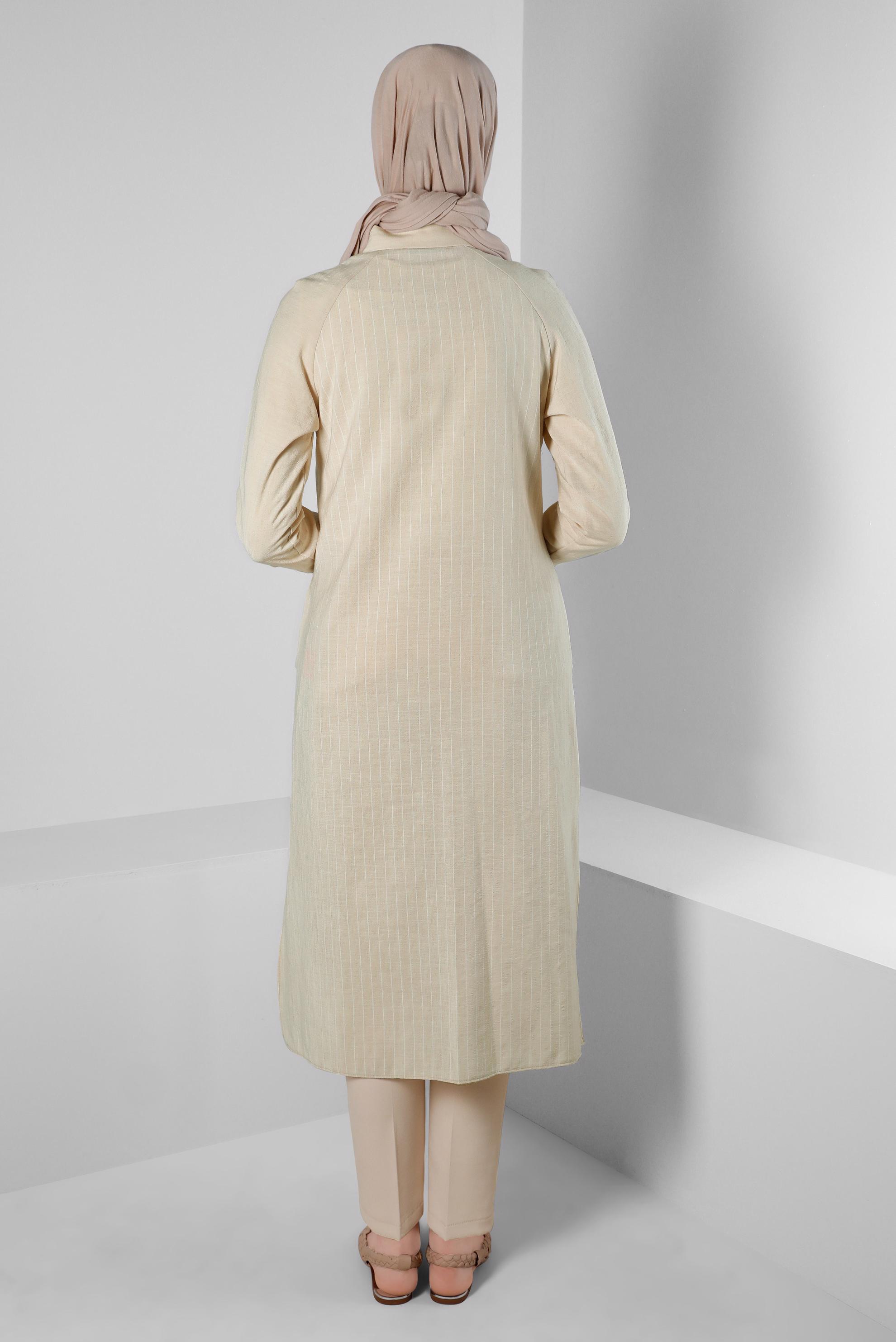 Tesettür giyim BEJ ÇİZGİLİ YANI YIRTMAÇLI DÜĞMELİ TUNİK 43603