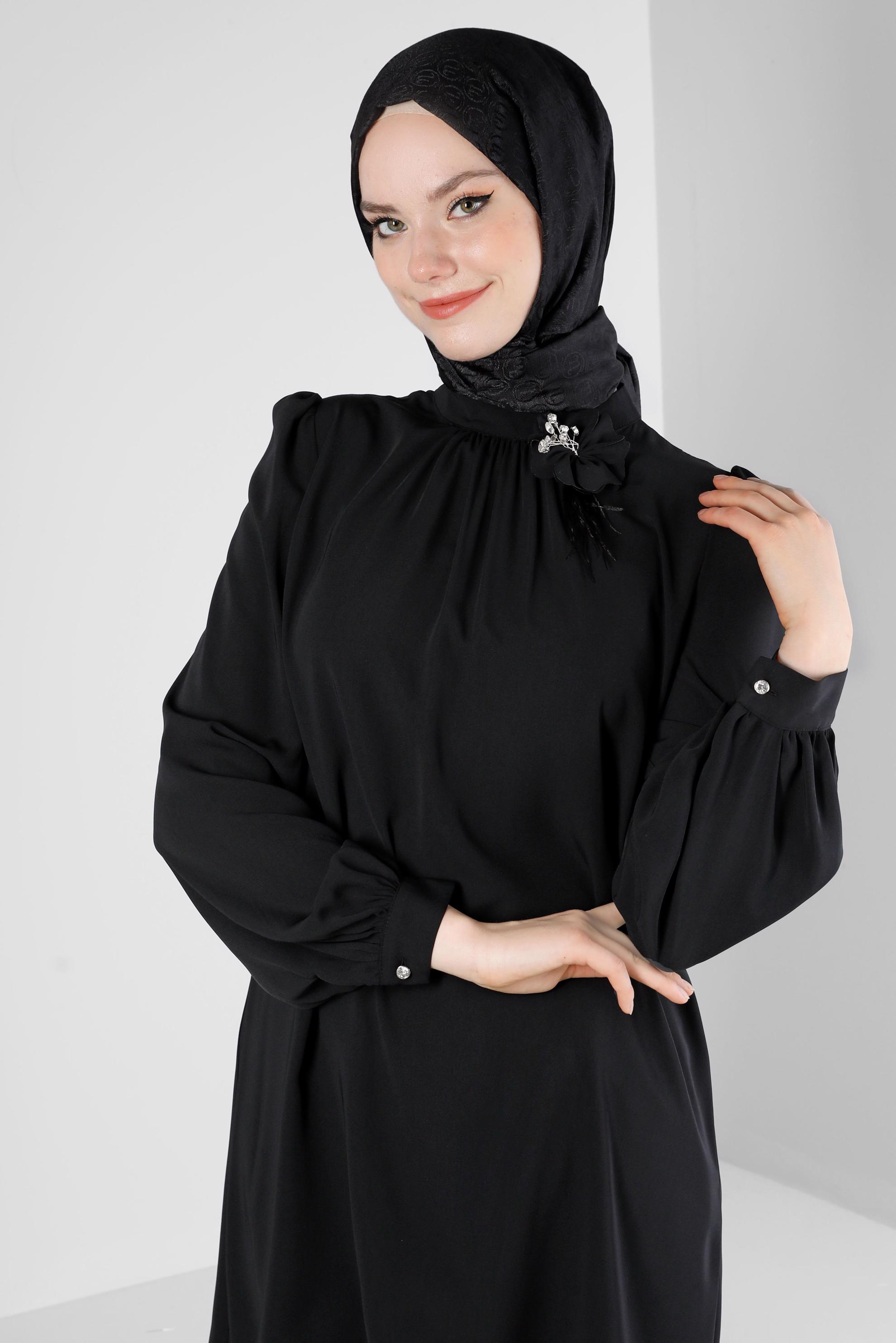 Tesettür giyim SİYAH ÇİÇEK AKSESUARLI ASİMETRİK KESİM TUNİK 43610