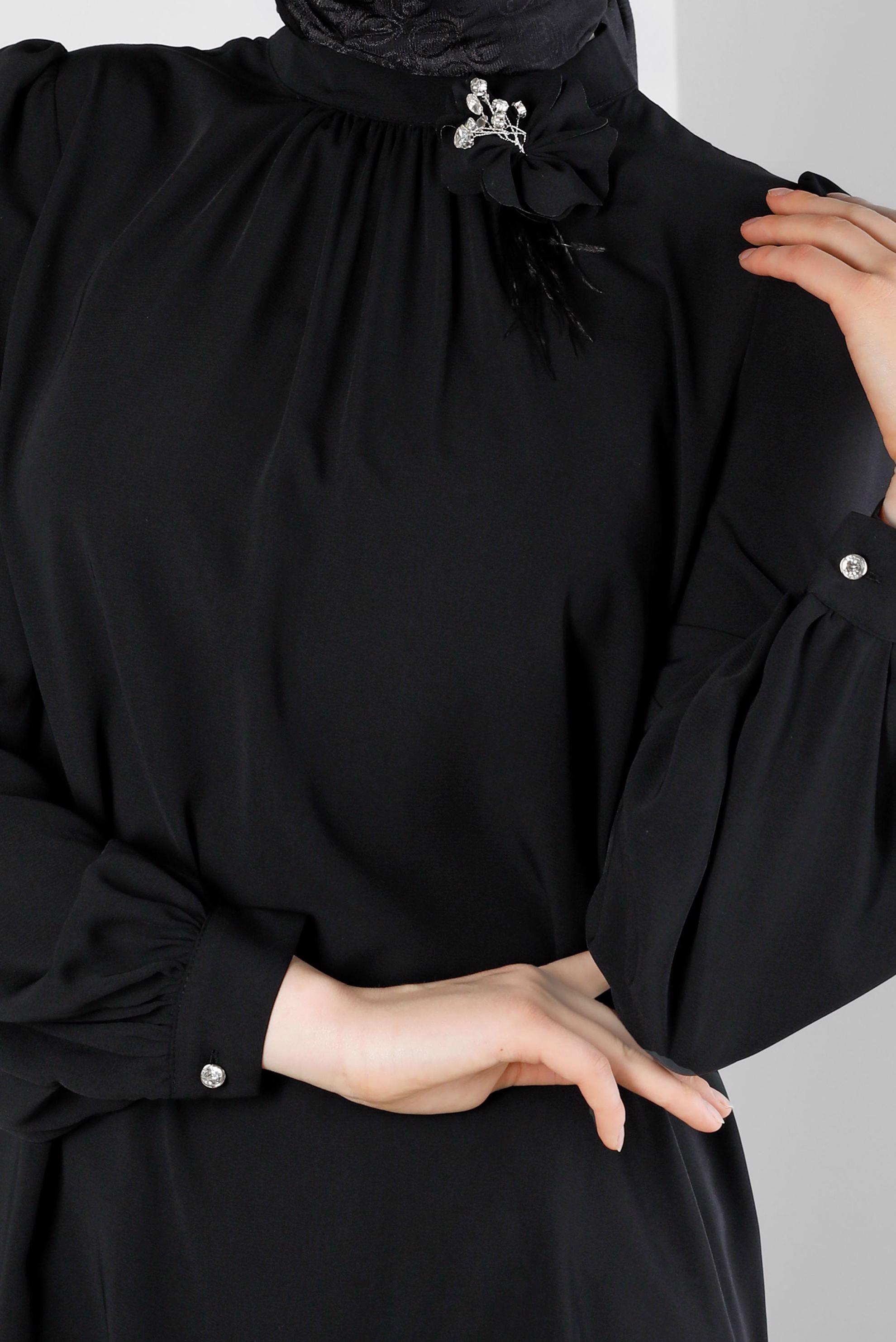 Tesettür giyim SİYAH ÇİÇEK AKSESUARLI ASİMETRİK KESİM TUNİK 43610