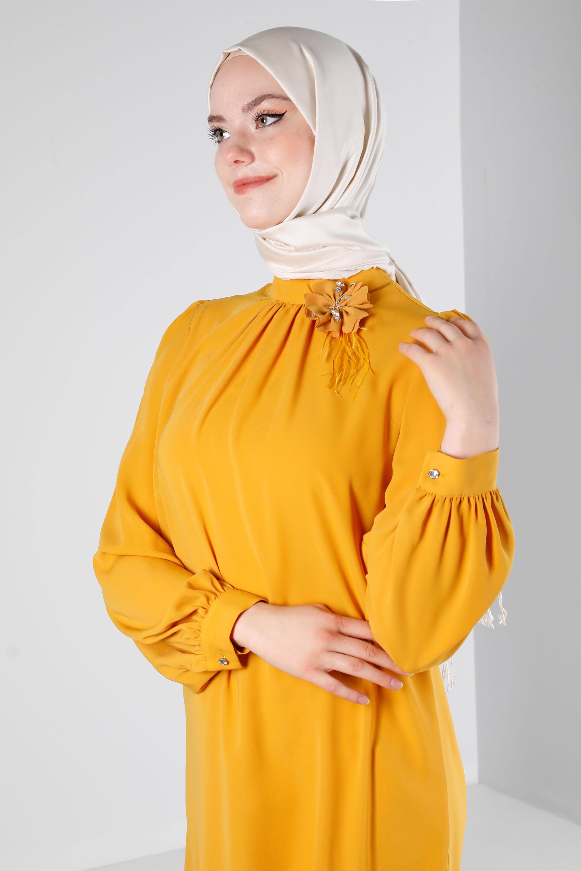 Tesettür giyim SARI ÇİÇEK AKSESUARLI ASİMETRİK KESİM TUNİK 43610