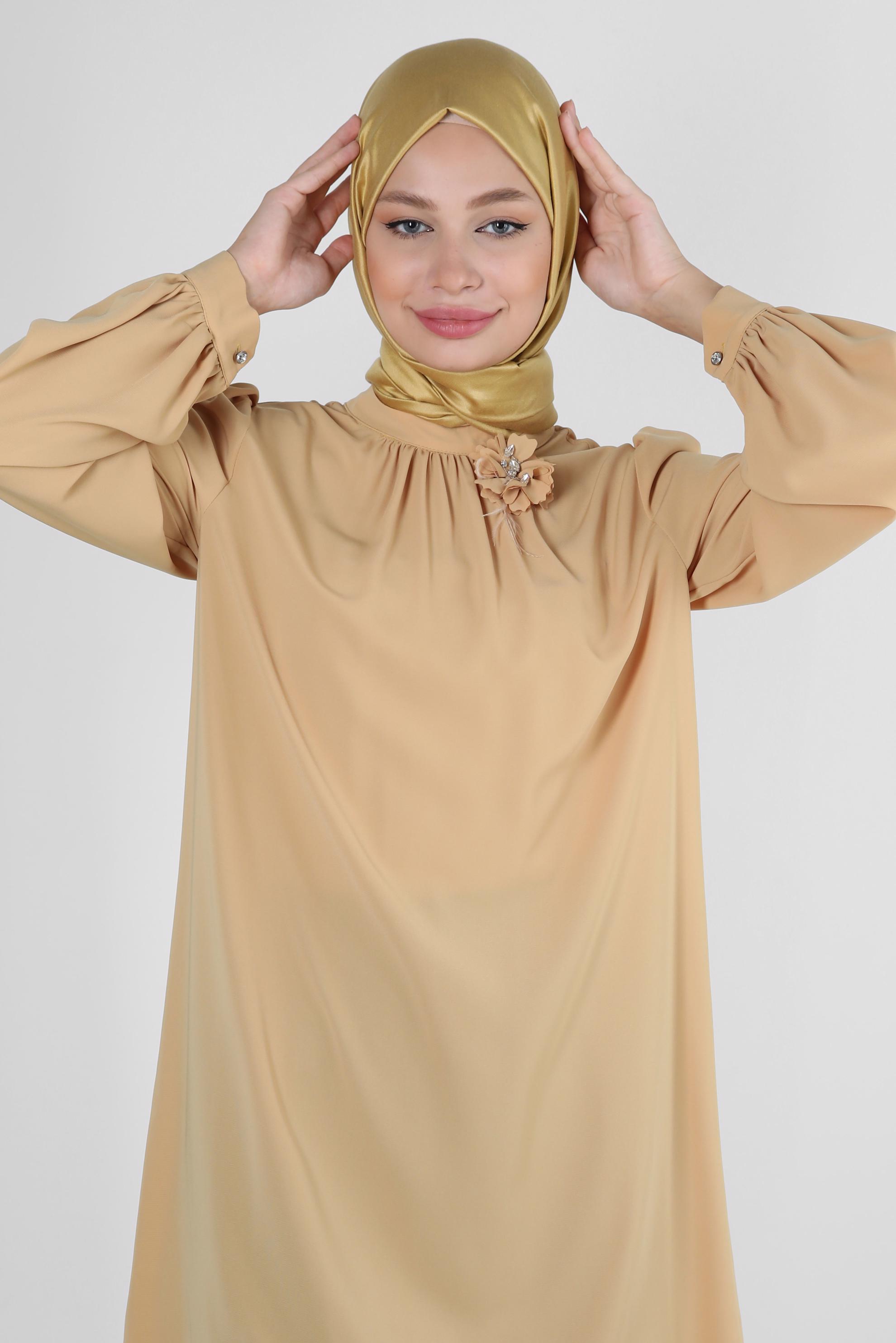 Tesettür giyim SARI ÇİÇEK AKSESUARLI ASİMETRİK KESİM TUNİK 43610