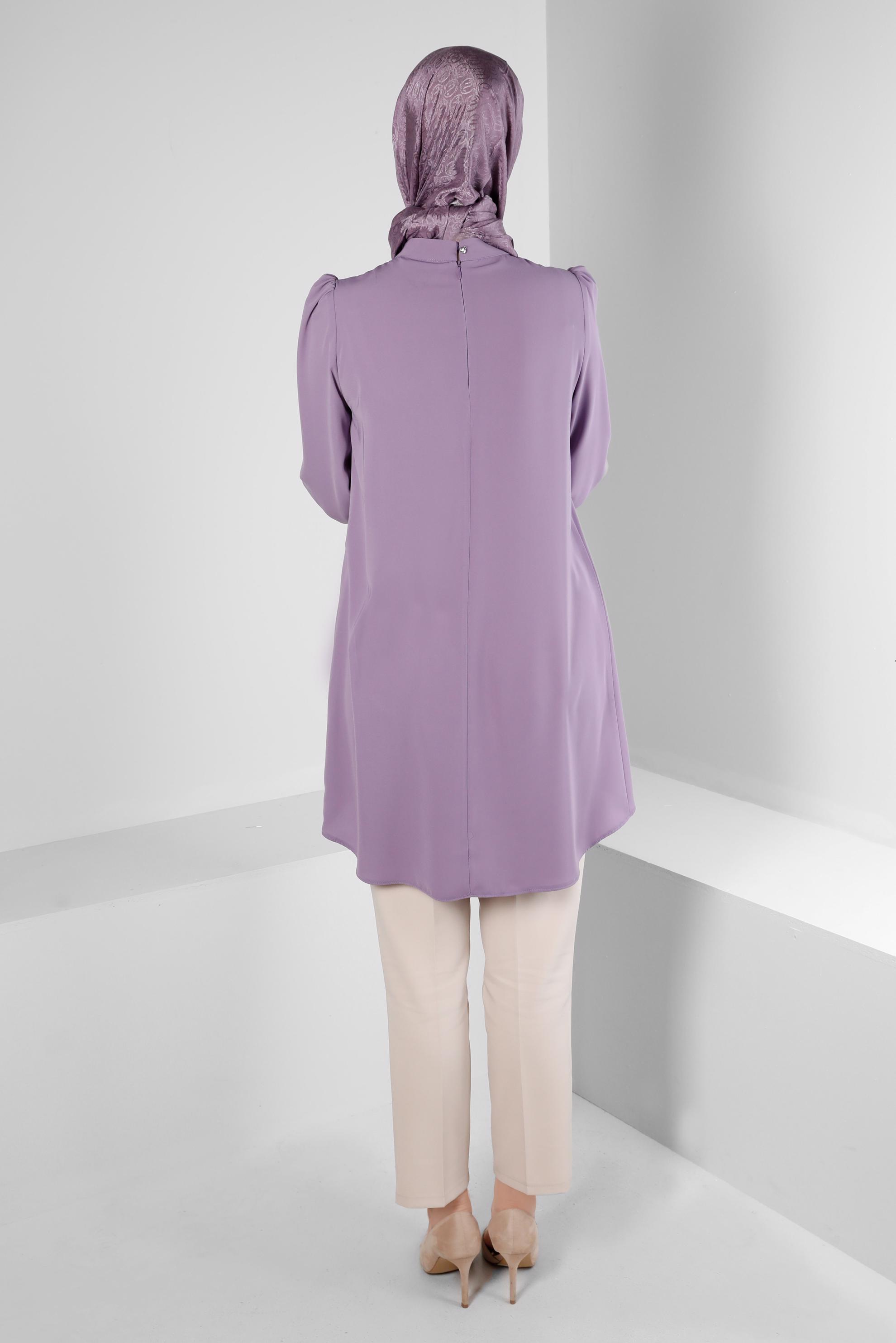 Tesettür giyim MOR ÇİÇEK AKSESUARLI ASİMETRİK KESİM TUNİK 43610